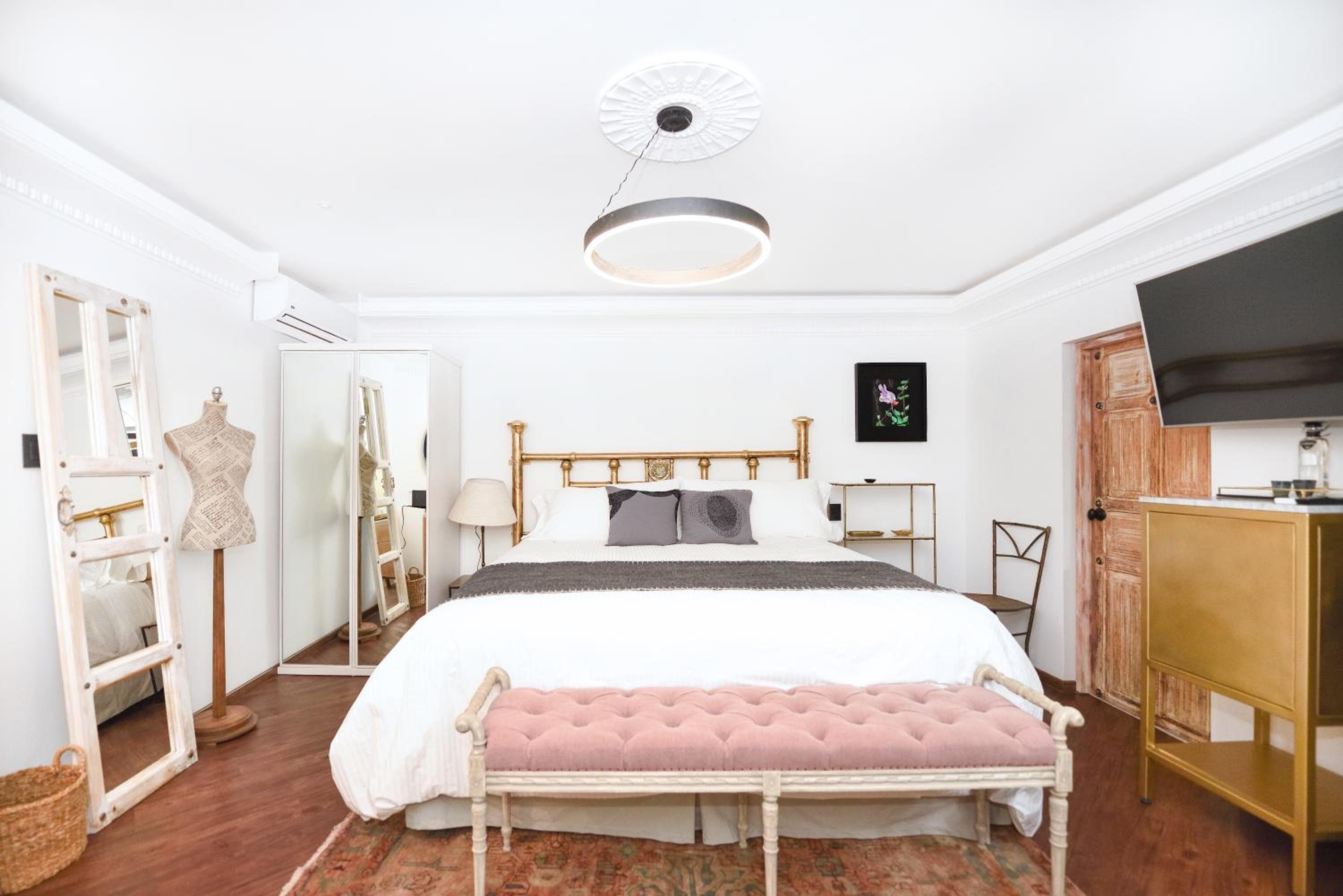 Superior Suite - Photo 30
