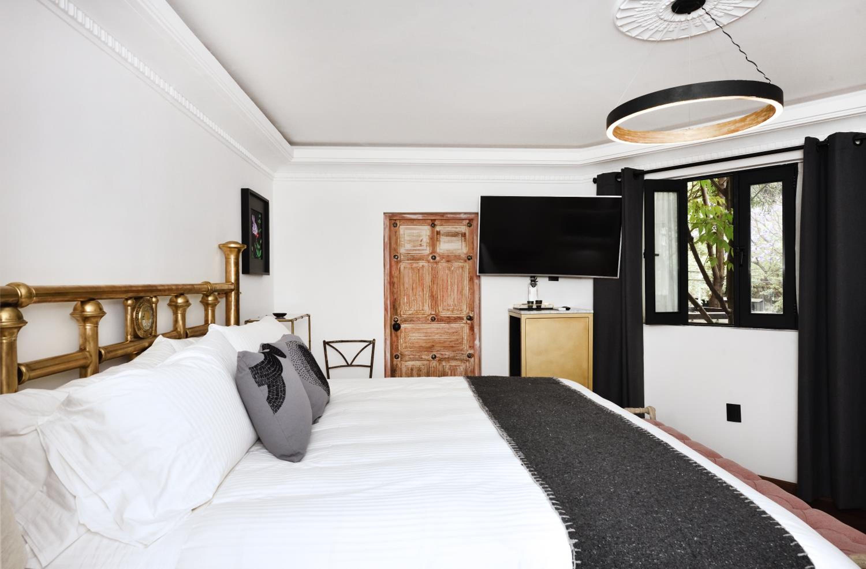Superior Suite - Photo 28