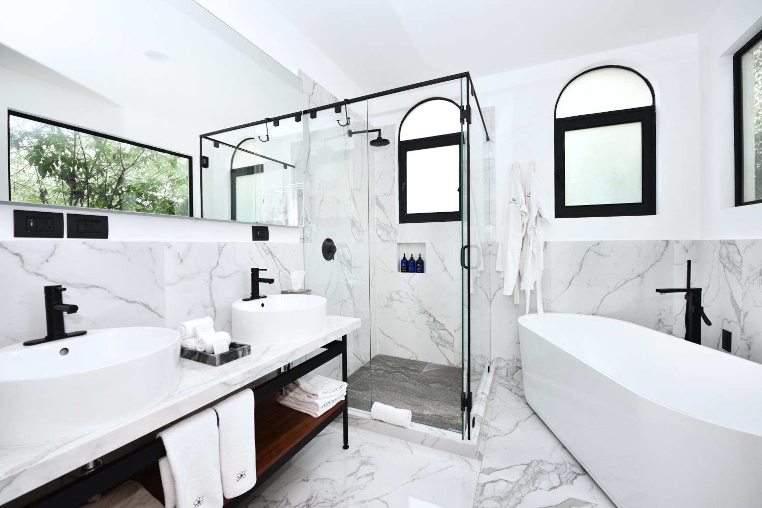 Superior Suite - Photo 4