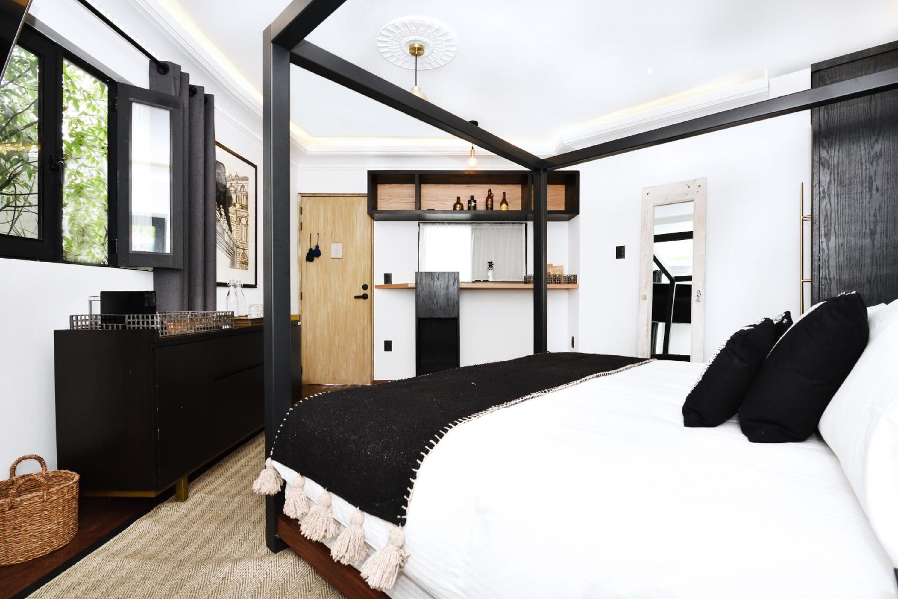 Superior Suite - Photo 47
