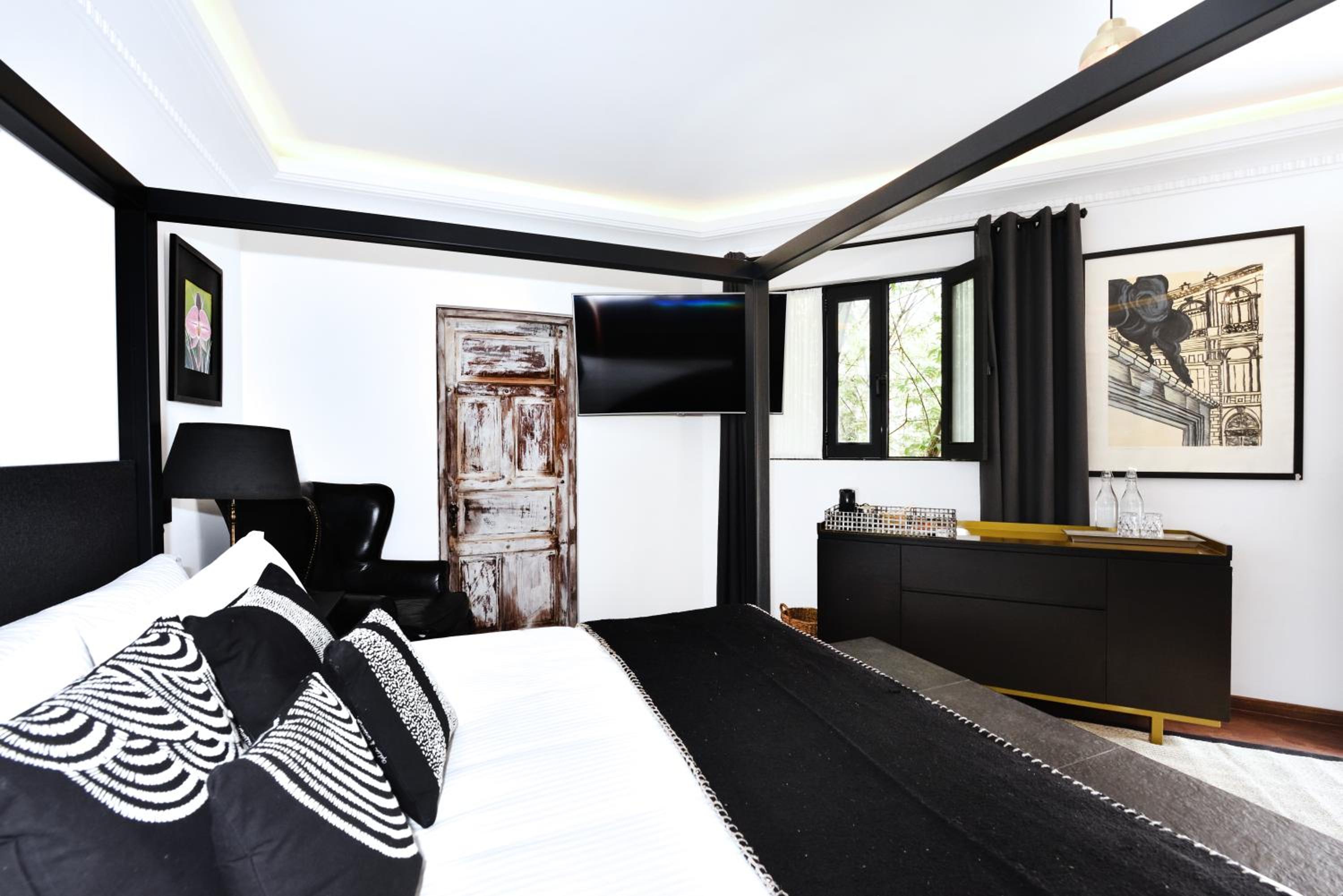 Superior Suite - Photo 45