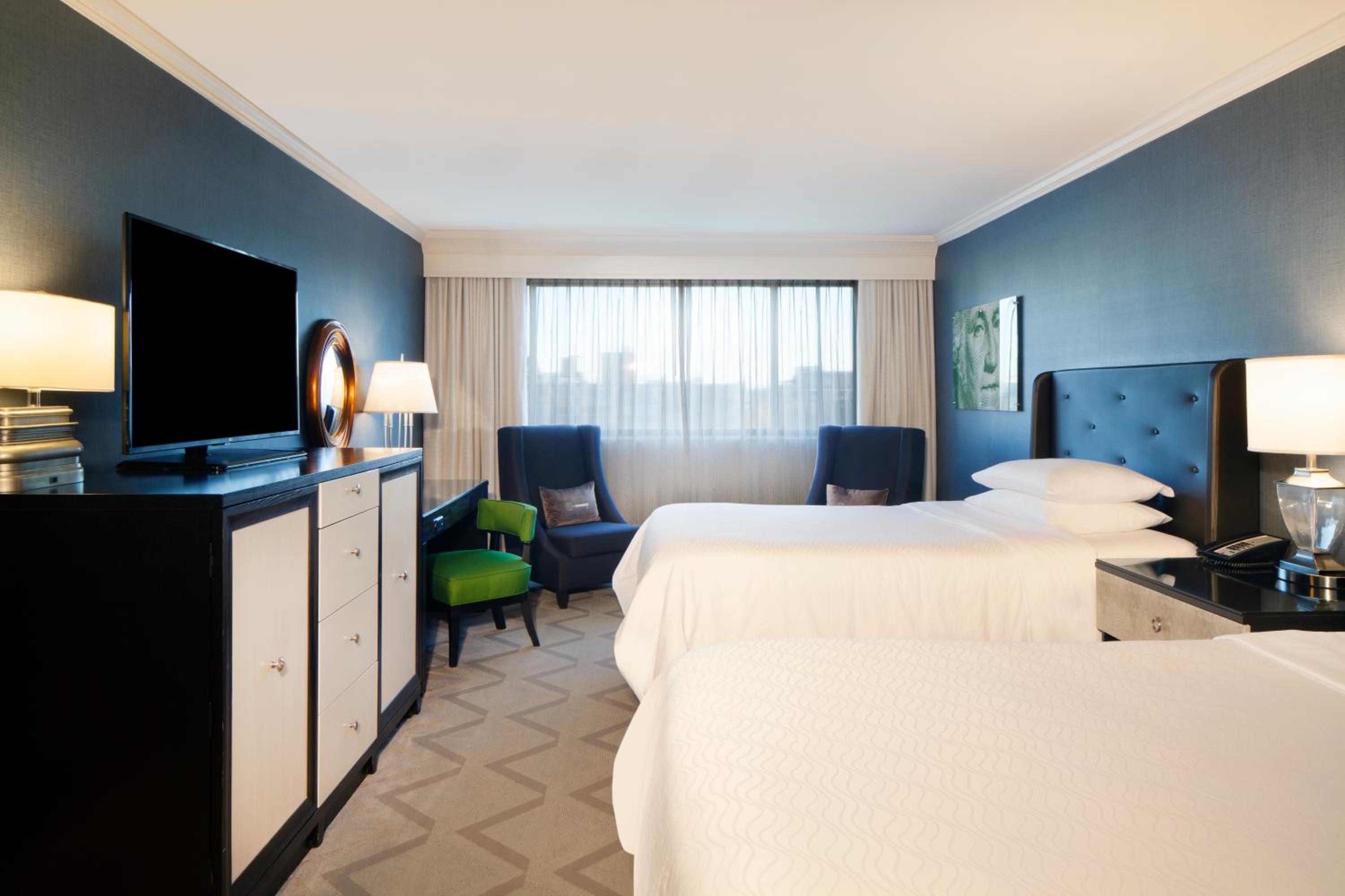 Deluxe Double Room with Roll-In Shower - Photo 3