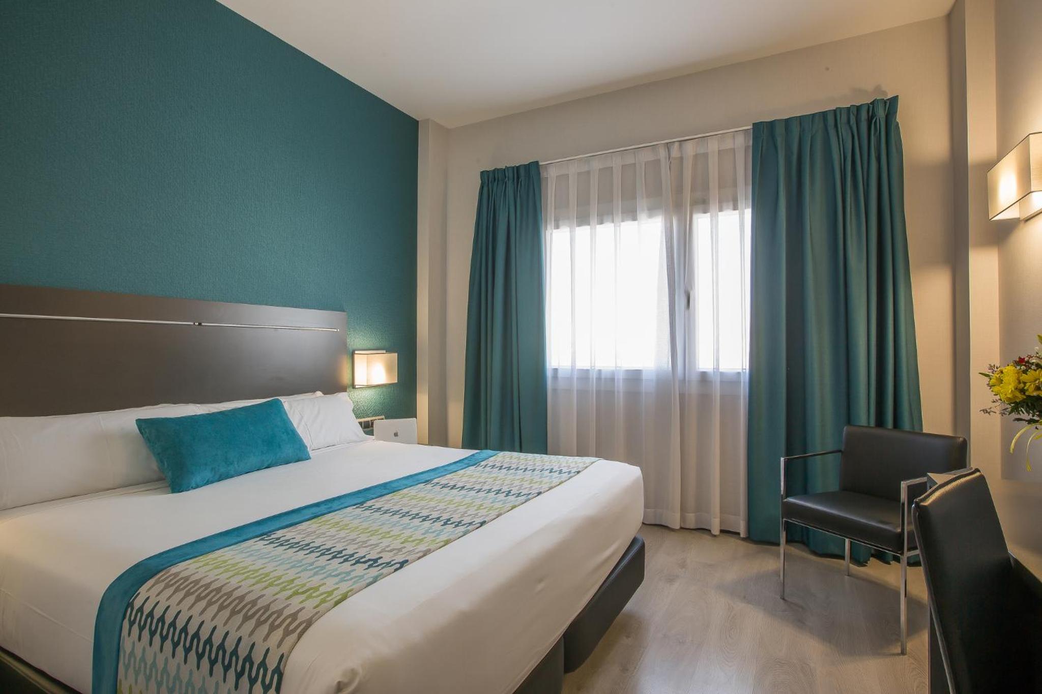 Double or Twin Room with parking included - Photo 1
