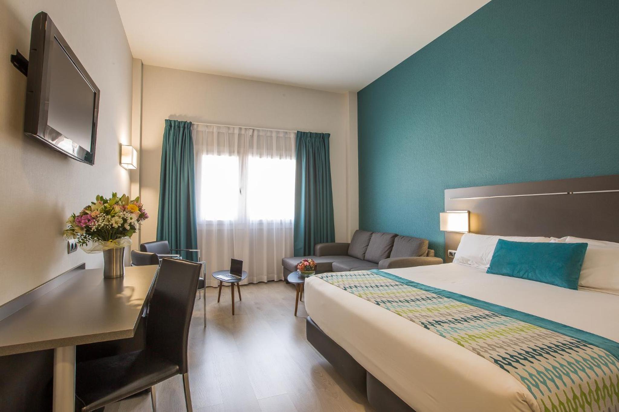 Double or Twin Room with parking included - Photo 2