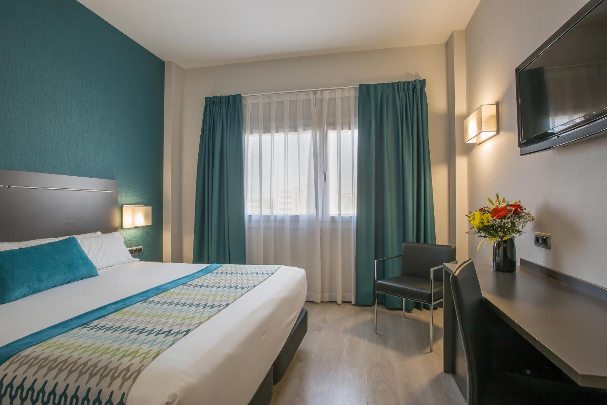 Double or Twin Room with parking included - Photo 4