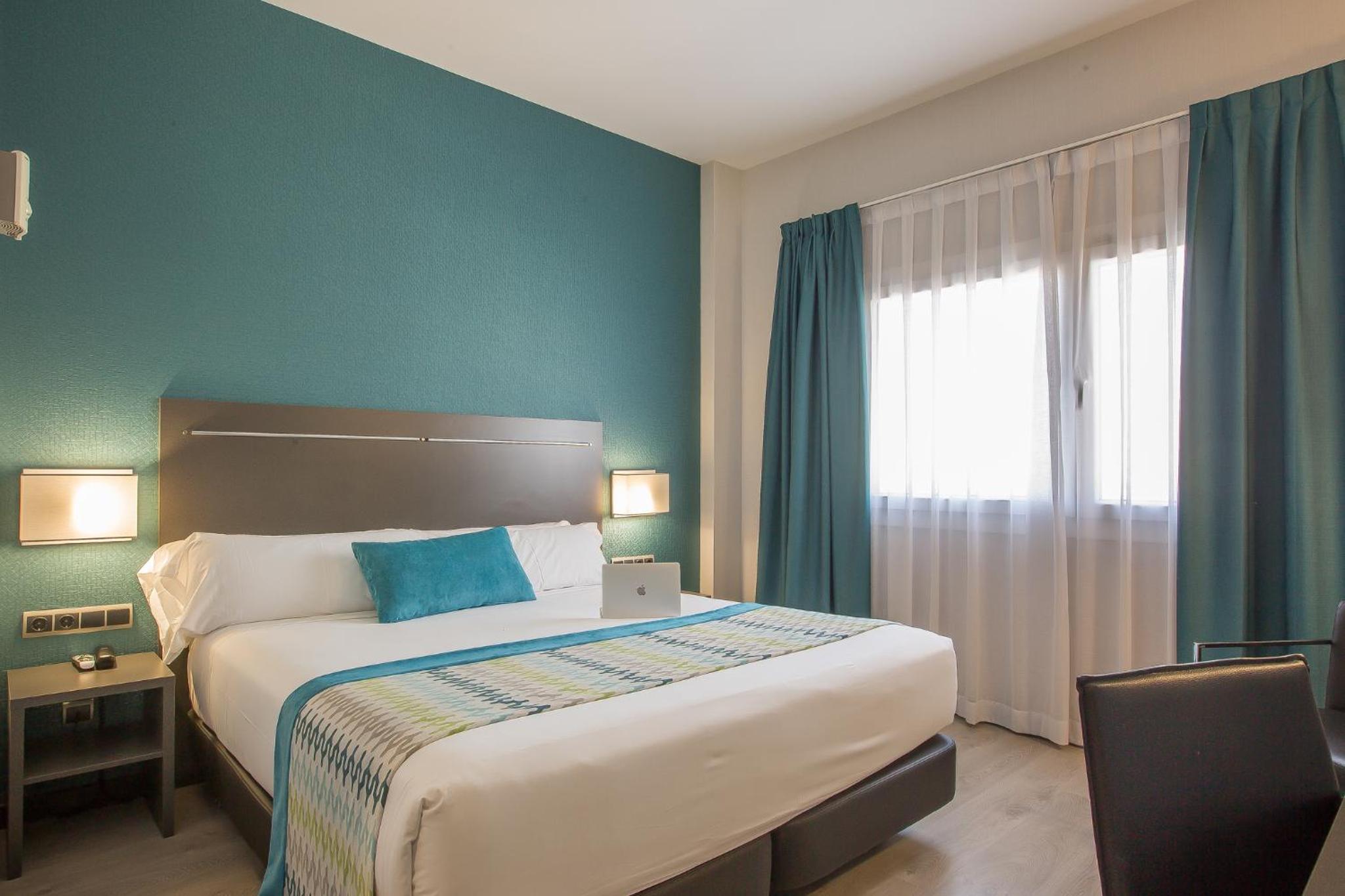 Double or Twin Room with parking included - Photo 6