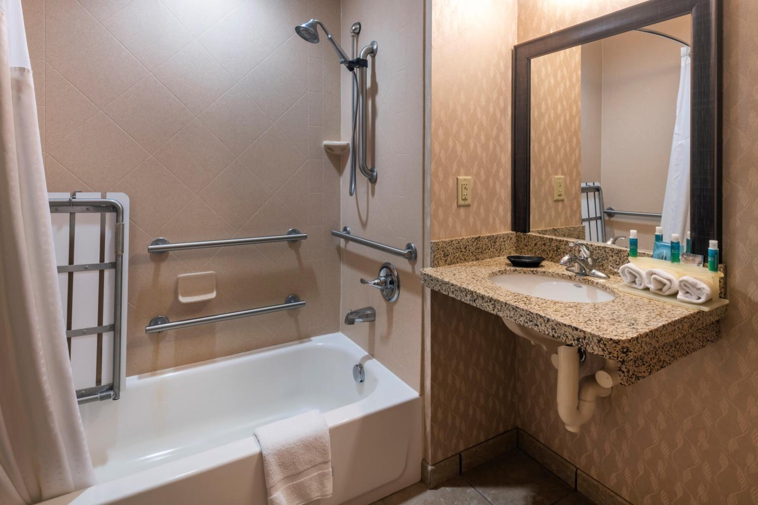 King Room - Mobility Access/Hearing Accessible - Photo 5