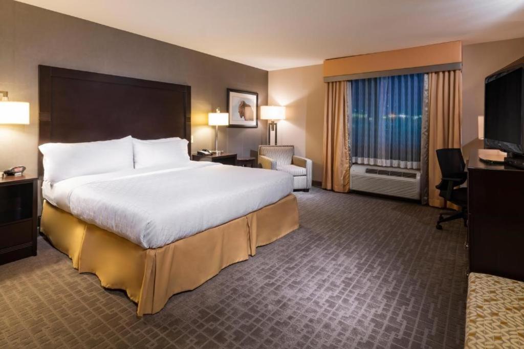 King Room - Mobility Access/Hearing Accessible - Photo 1