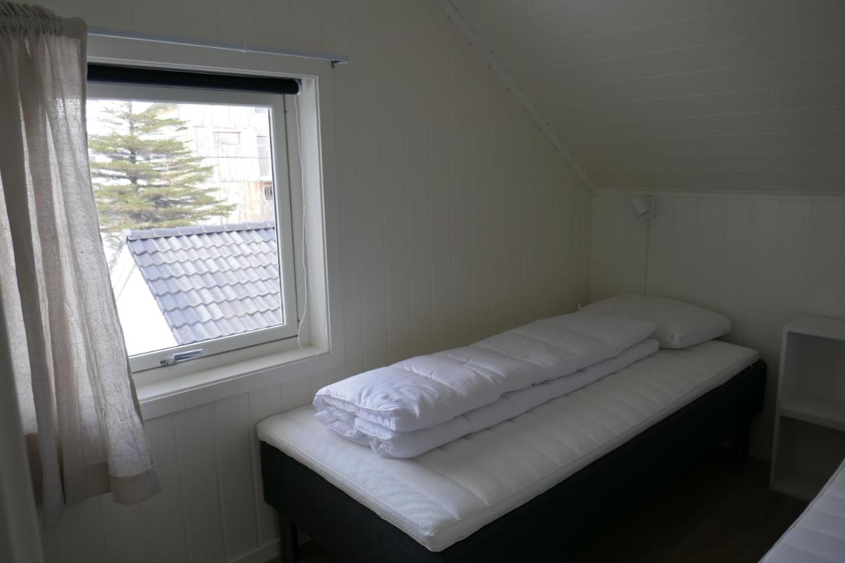 Three-Bedroom House - Photo 9