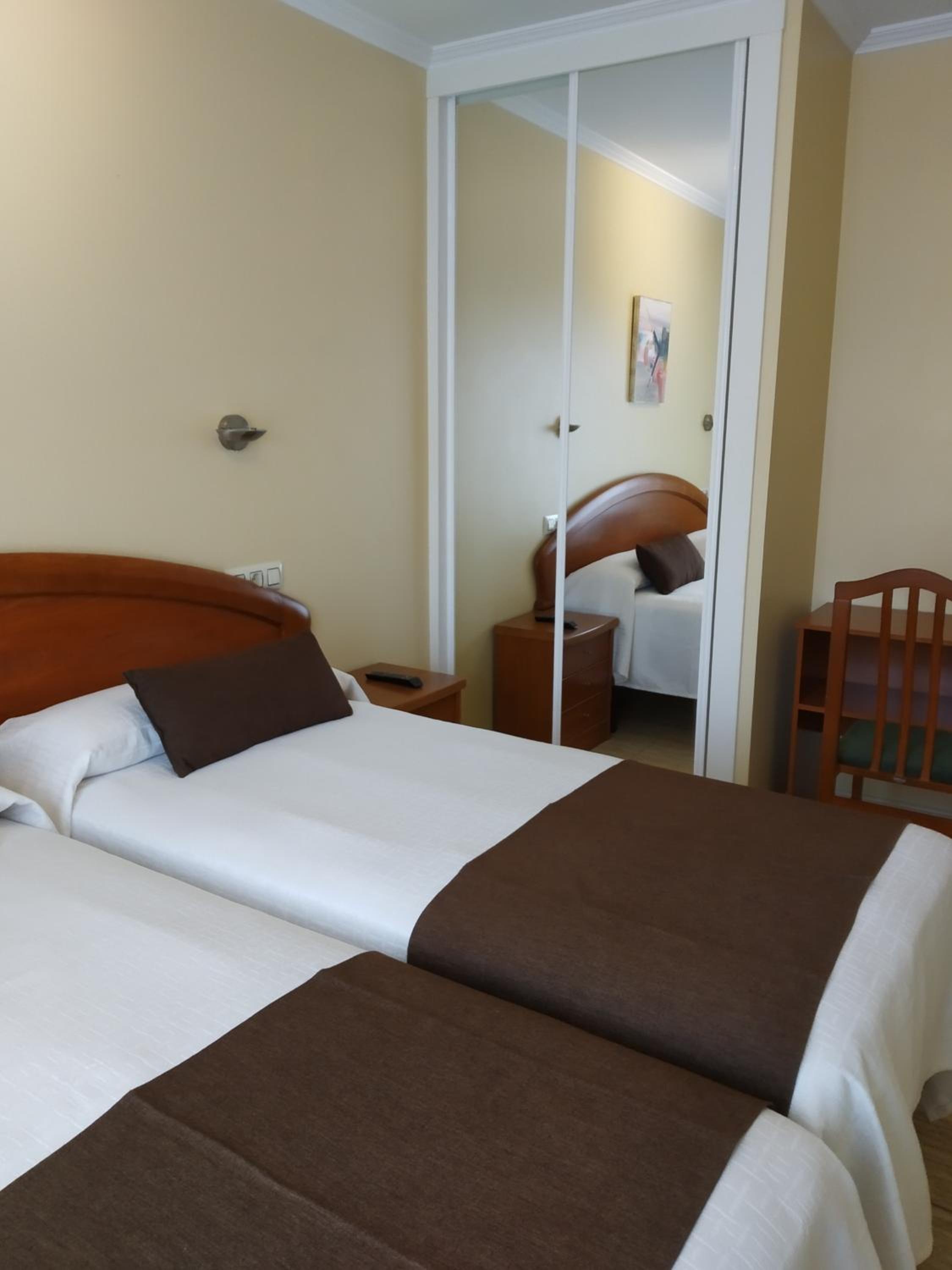 Double or Twin Room photo 3