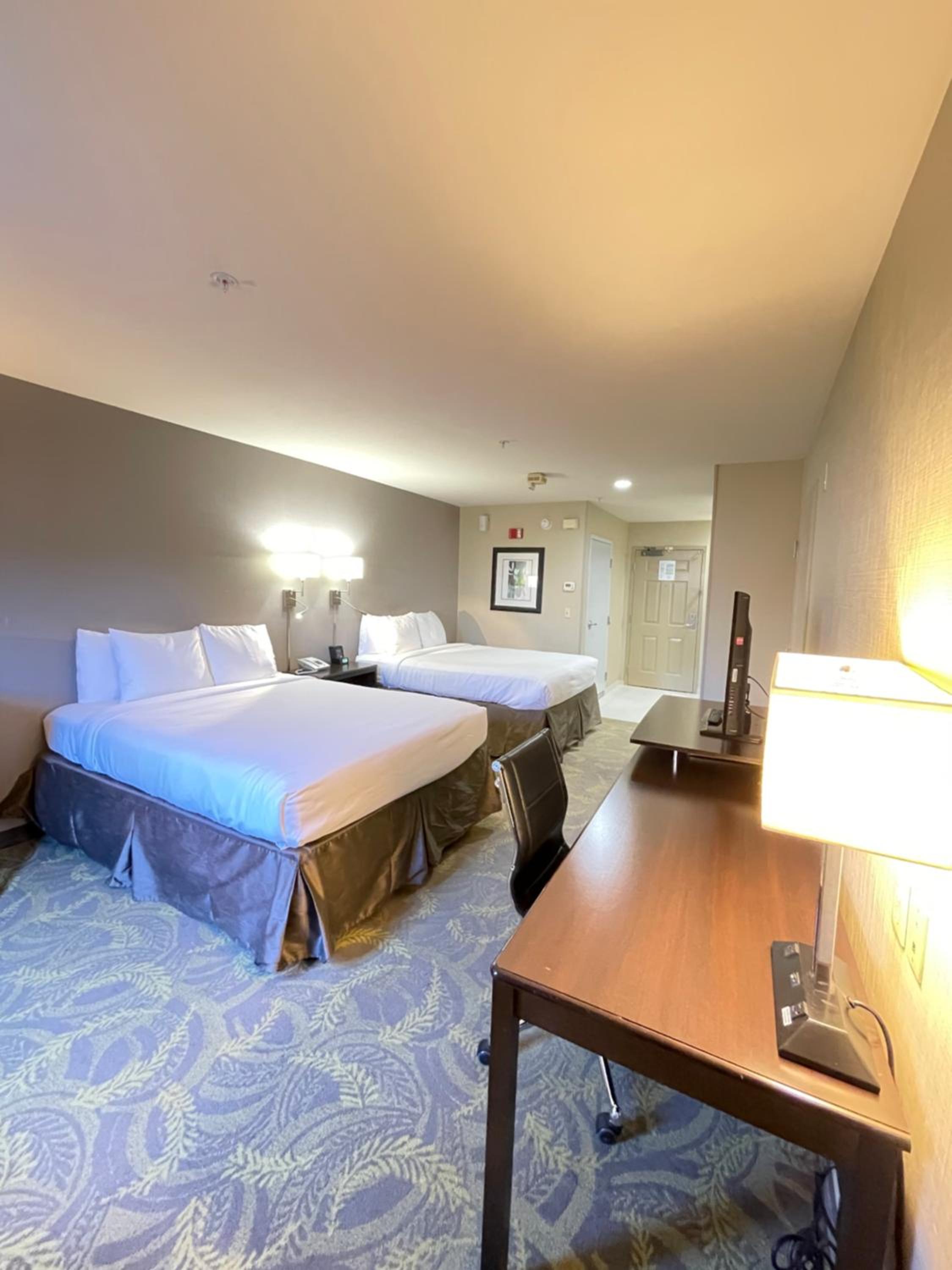 Queen Room with Two Queen Beds - Photo 2