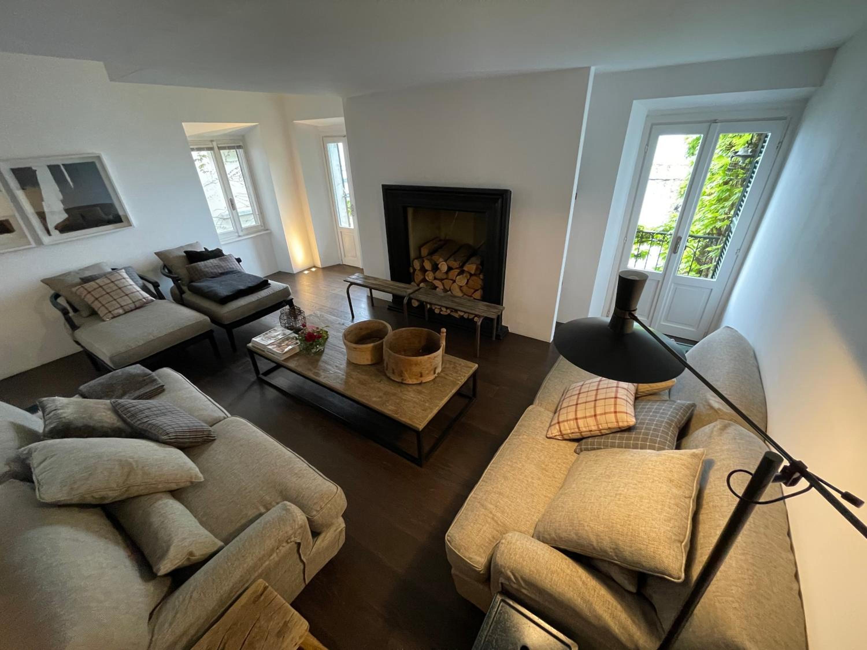 Two-Bedroom Apartment with Balcony and Lake View - Split Level