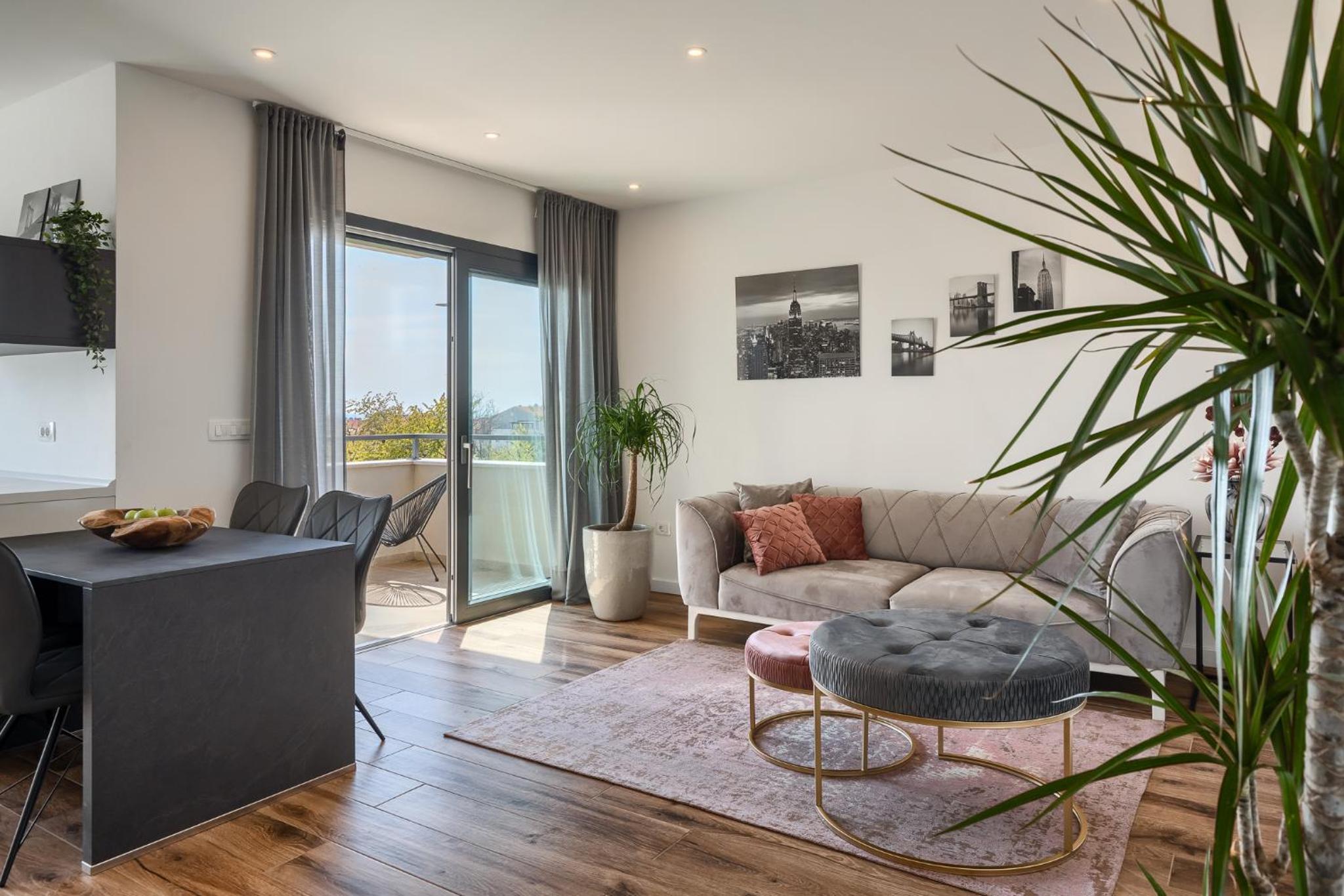Deluxe Apartment with Terrace and Sea View