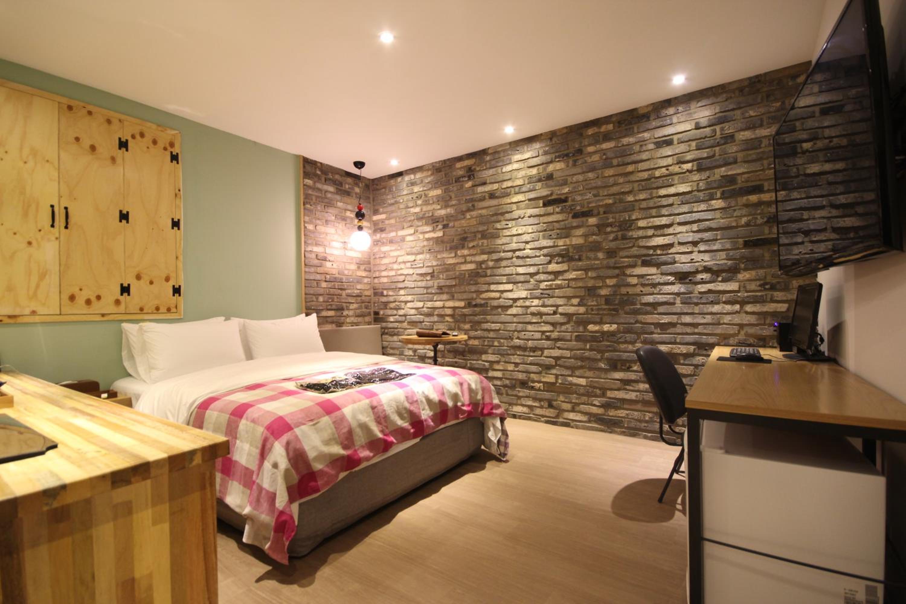 Standard Double Room - Photo 8