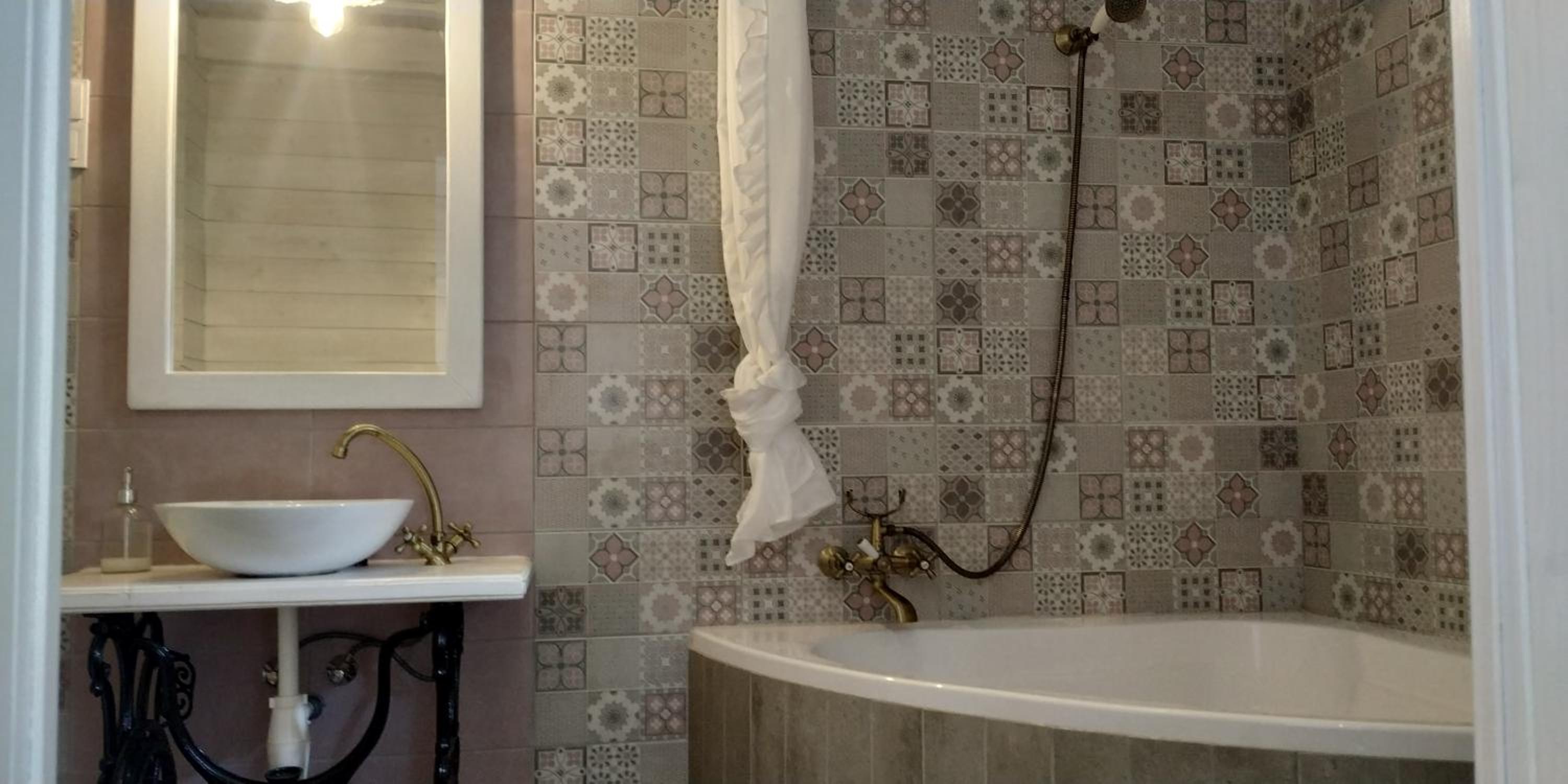 Deluxe Double Room with Bath photo 3