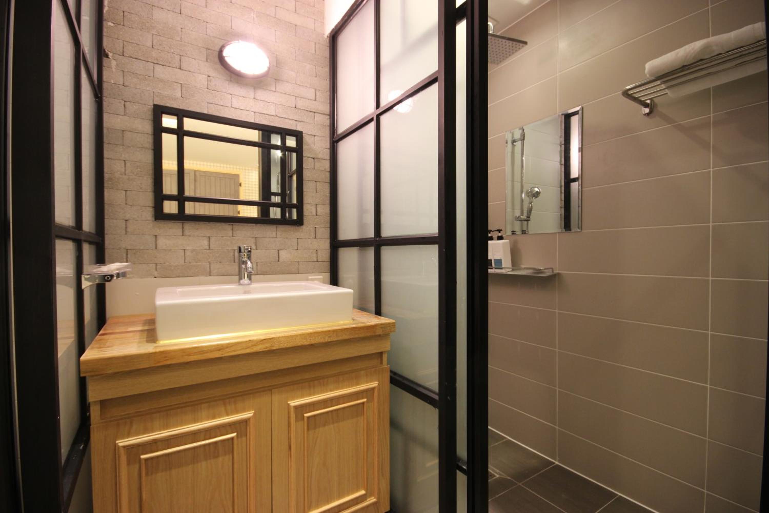 Standard Double Room - Photo 6