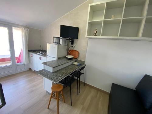 One-Bedroom Apartment - 2 Adults + 1 Child (10 years old)  photo 3