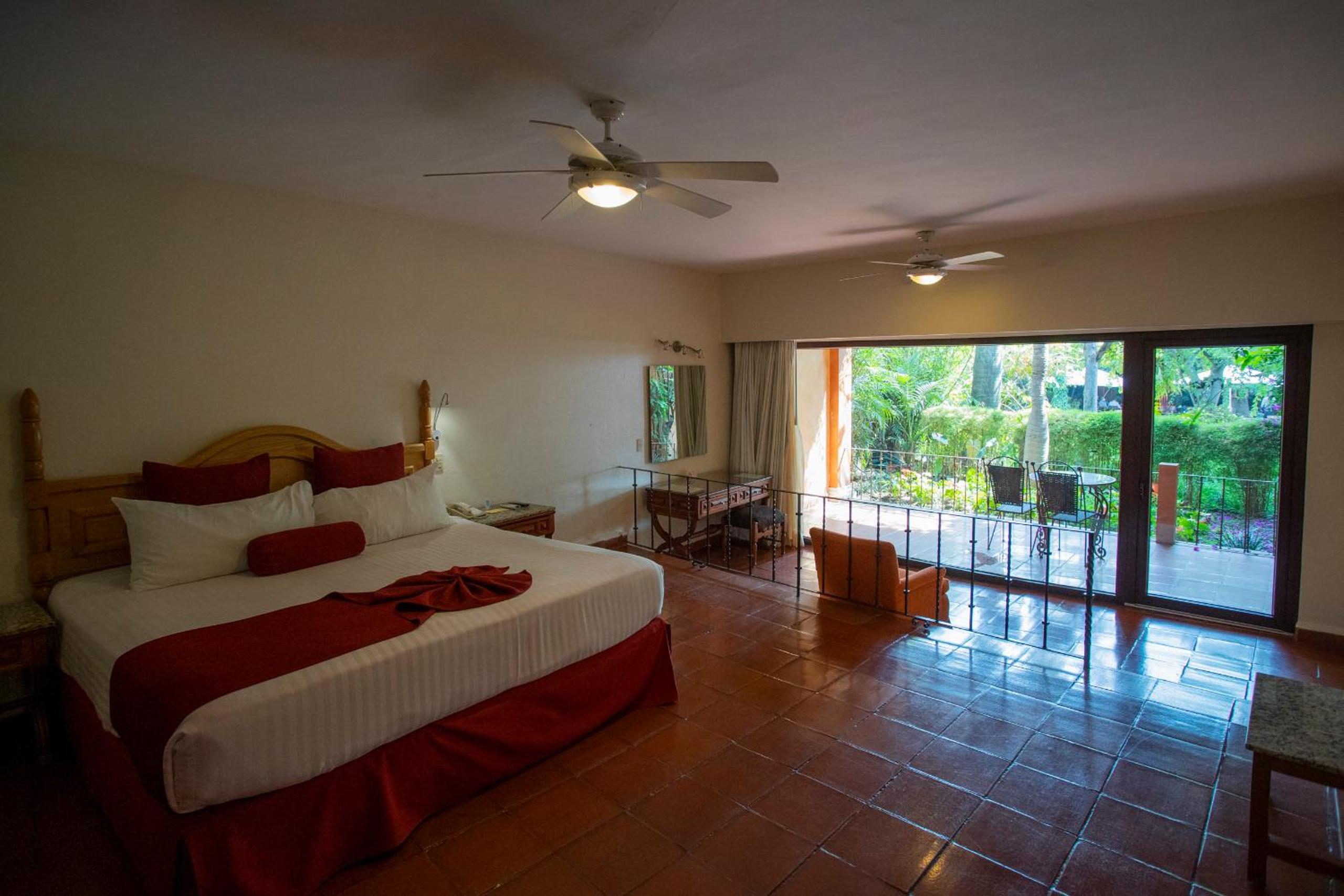 King Suite with Terrace - Photo 10
