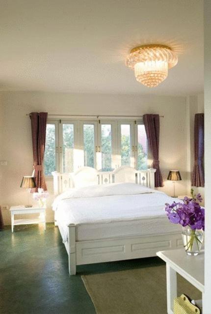 Deluxe Double Room with Balcony - Photo 27