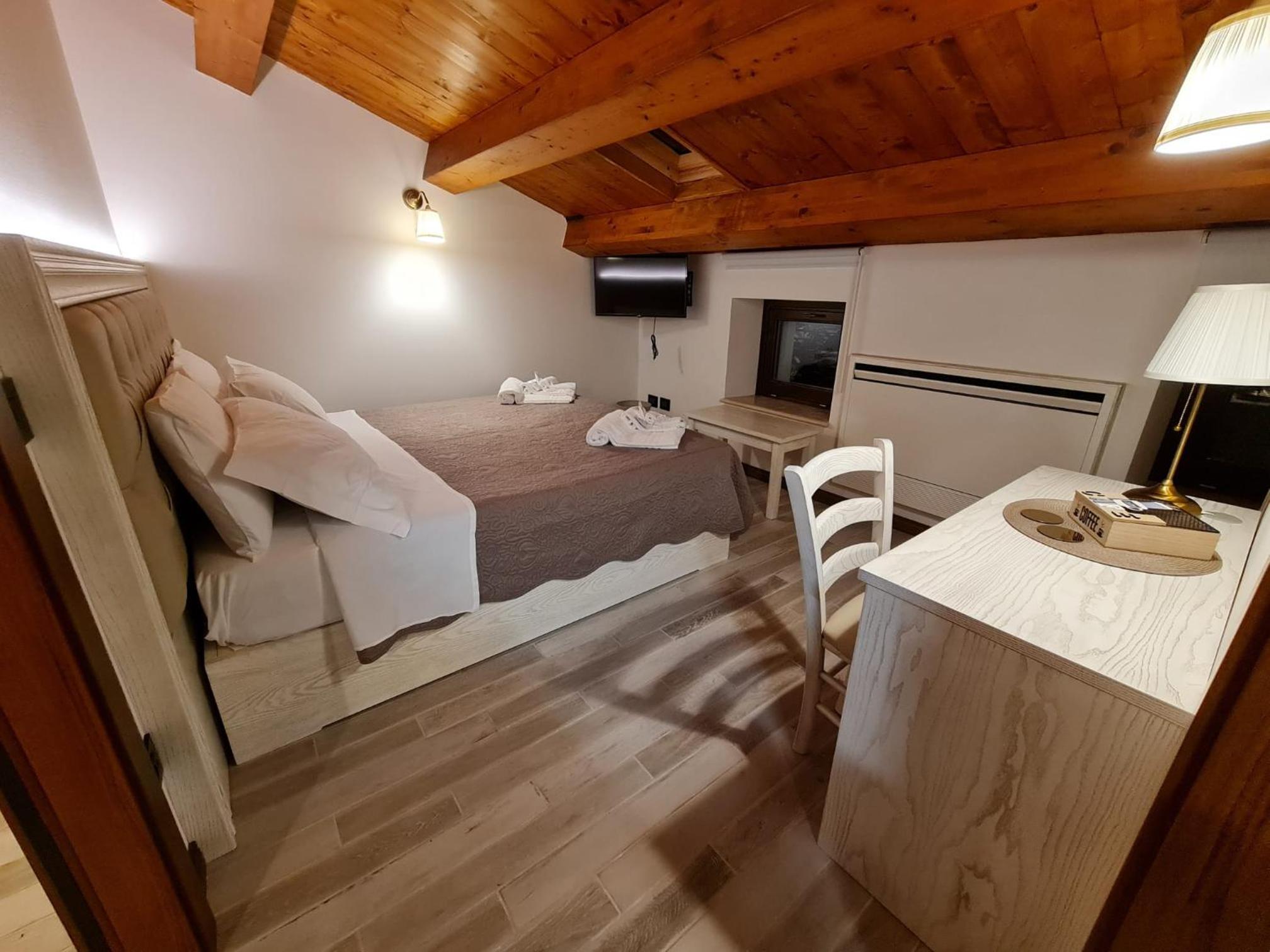 Double or Twin Room photo 3