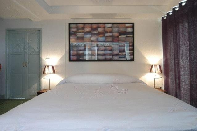 Deluxe Double Room with Balcony - Photo 29