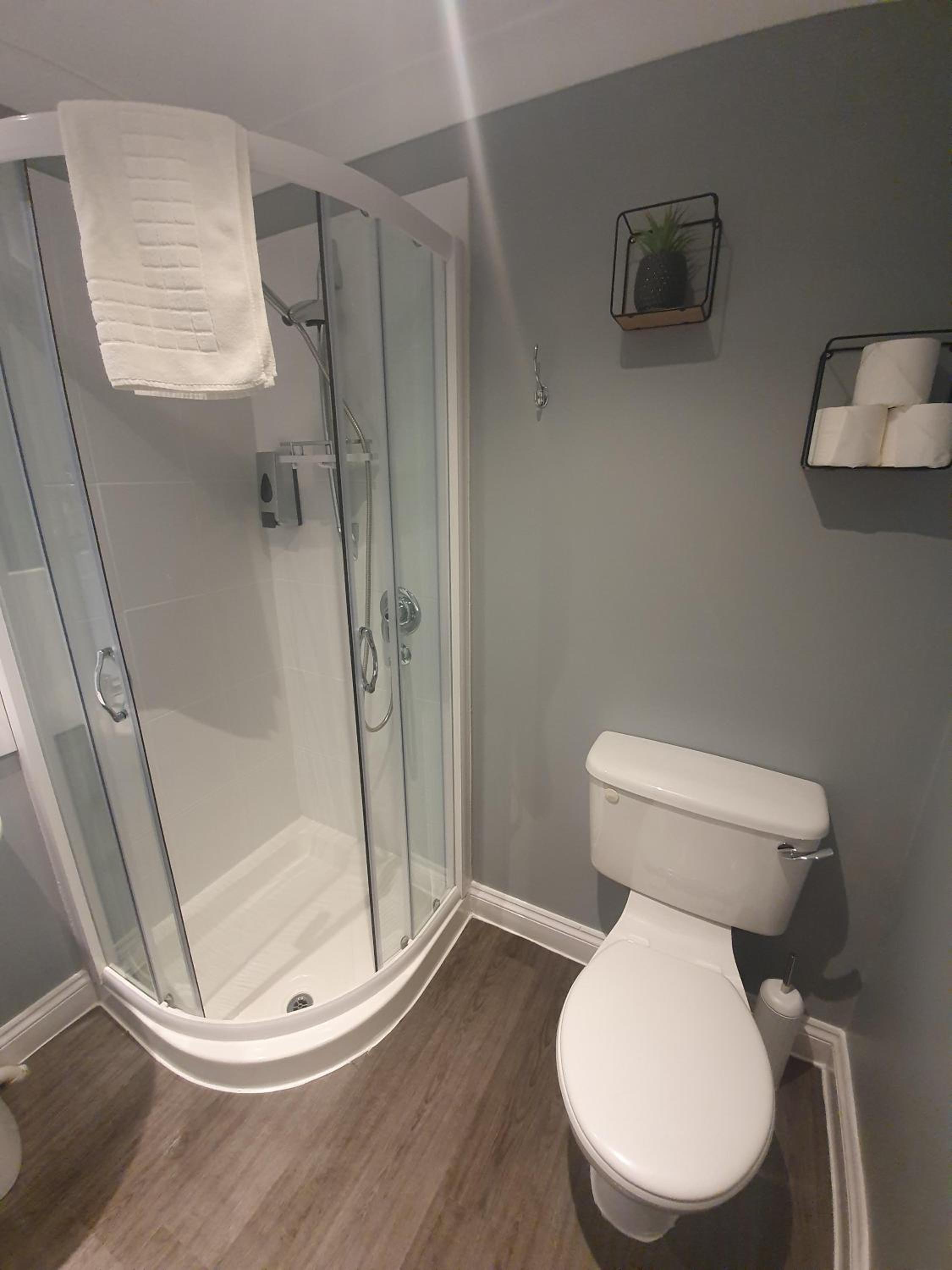Twin Room with Shower - Photo 3