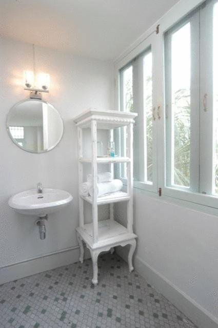 Deluxe Double Room with Balcony - Photo 24