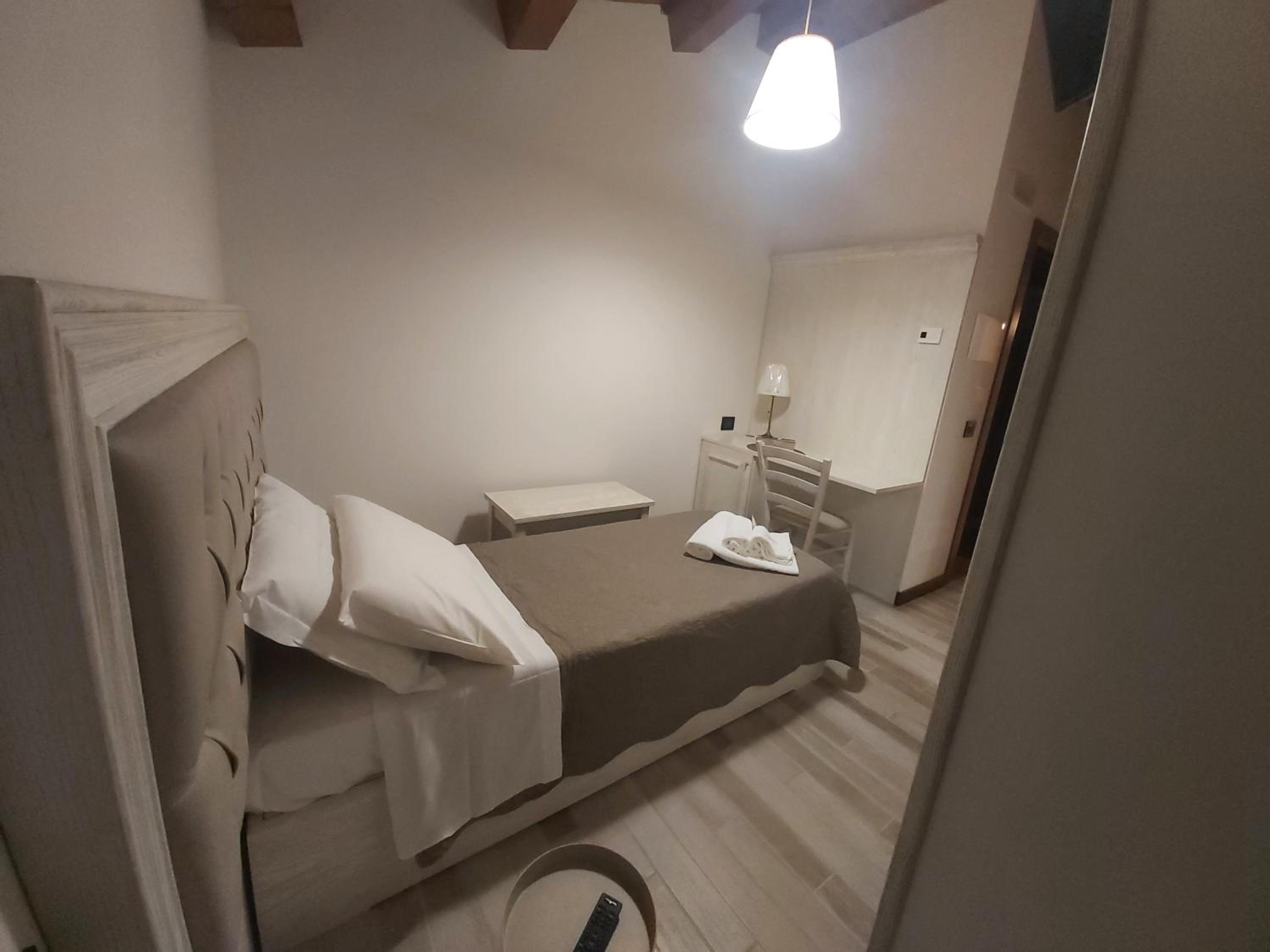 Small Double or Twin Room photo 1