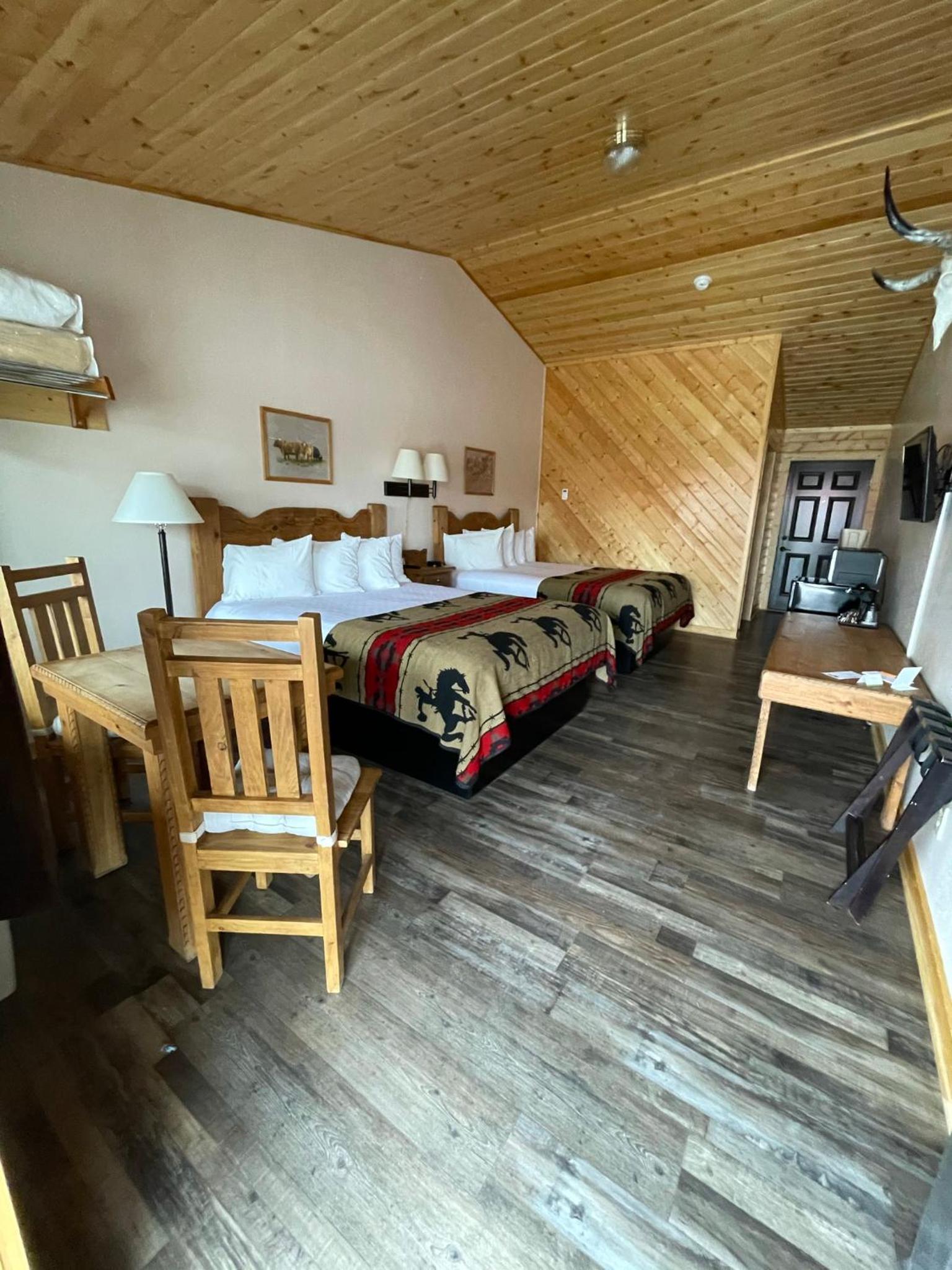 Deluxe Queen Room with Two Queen Beds photo 1