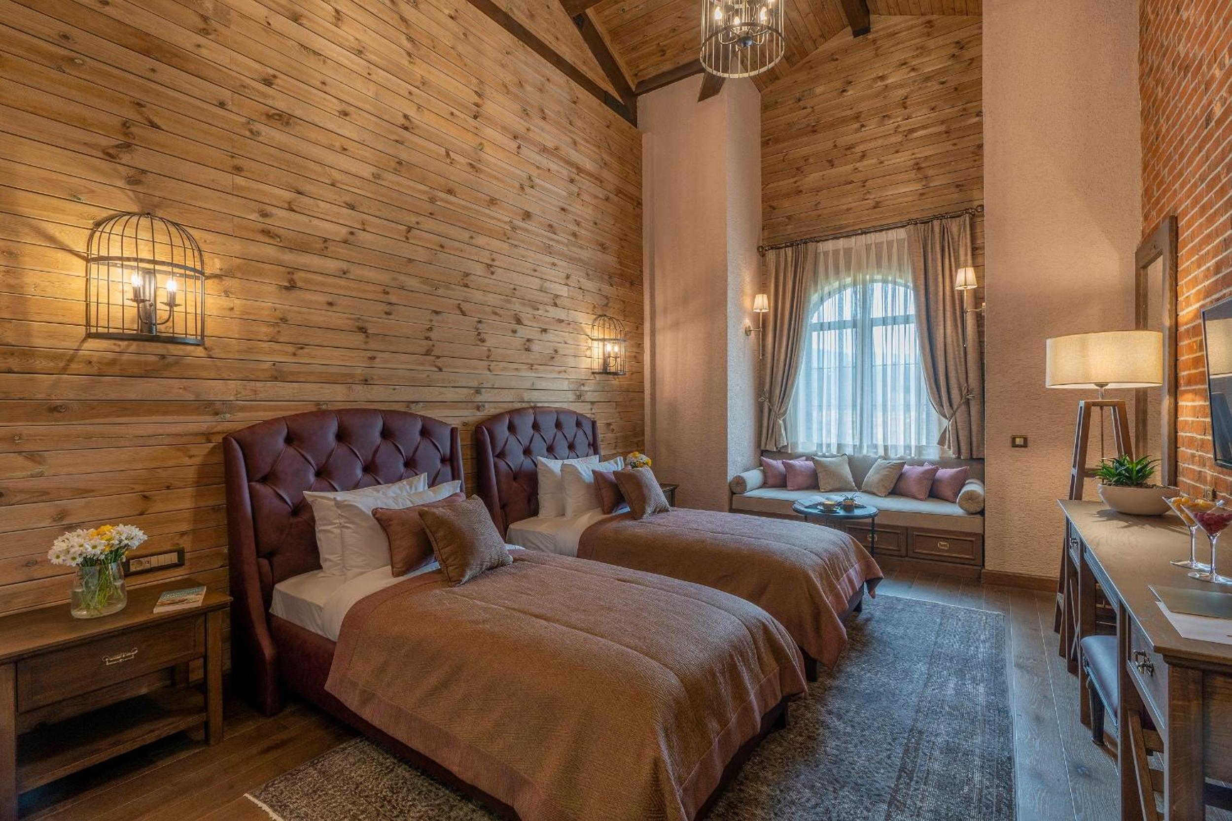Deluxe King Room - Photo 2