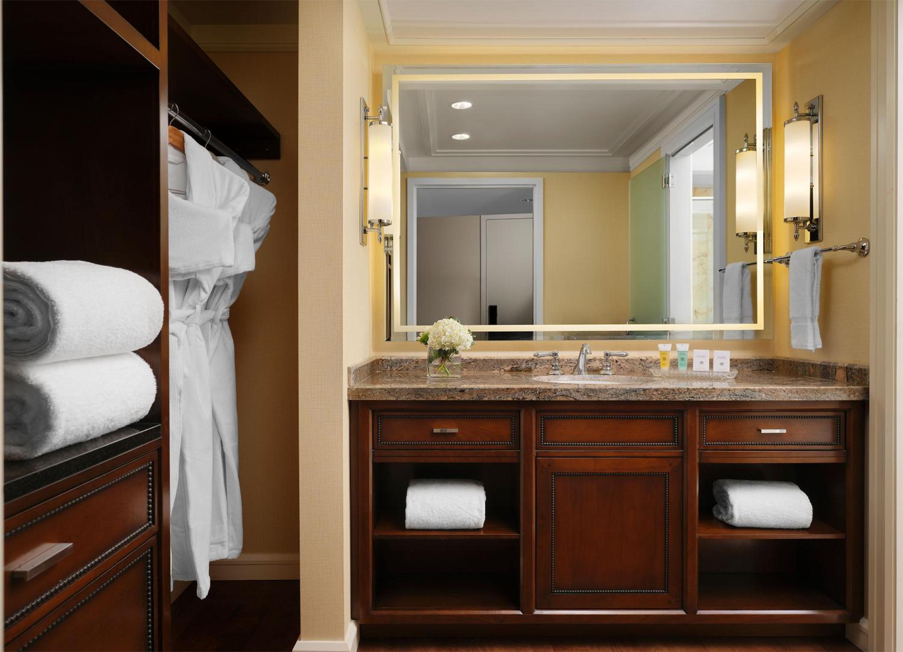 Superior Tower King Room  - Photo 6