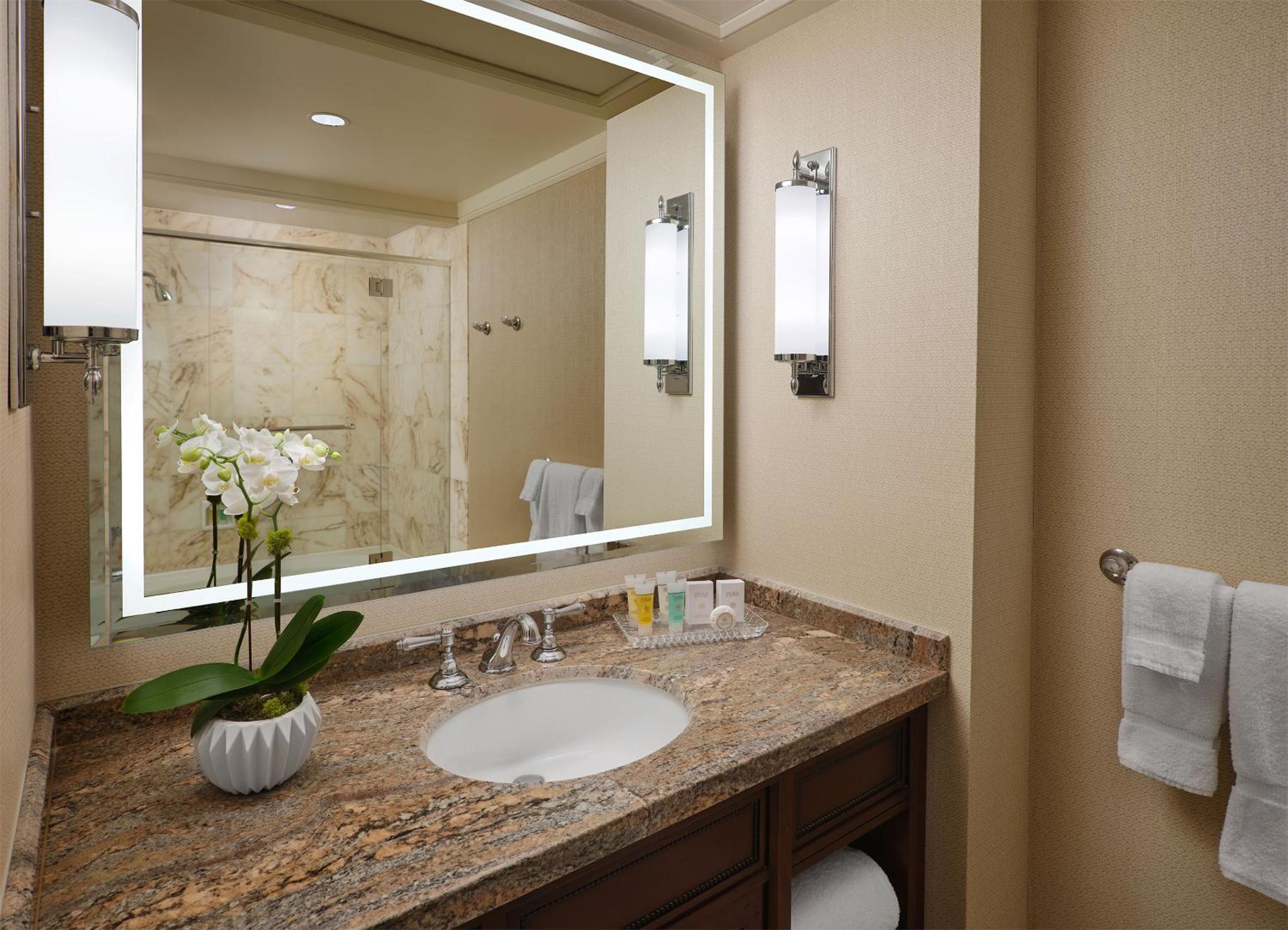 Superior Tower King Room  - Photo 7