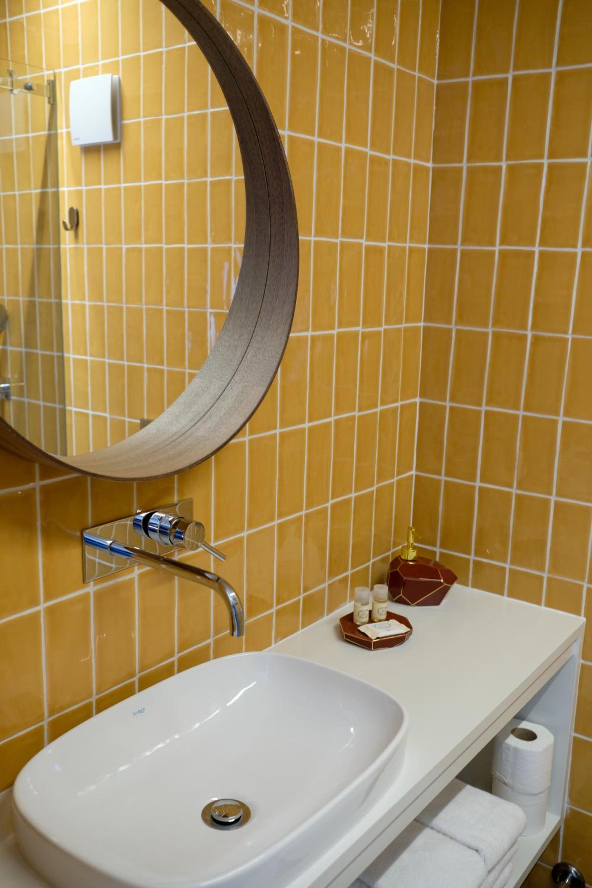 Standard Suite - Photo 4