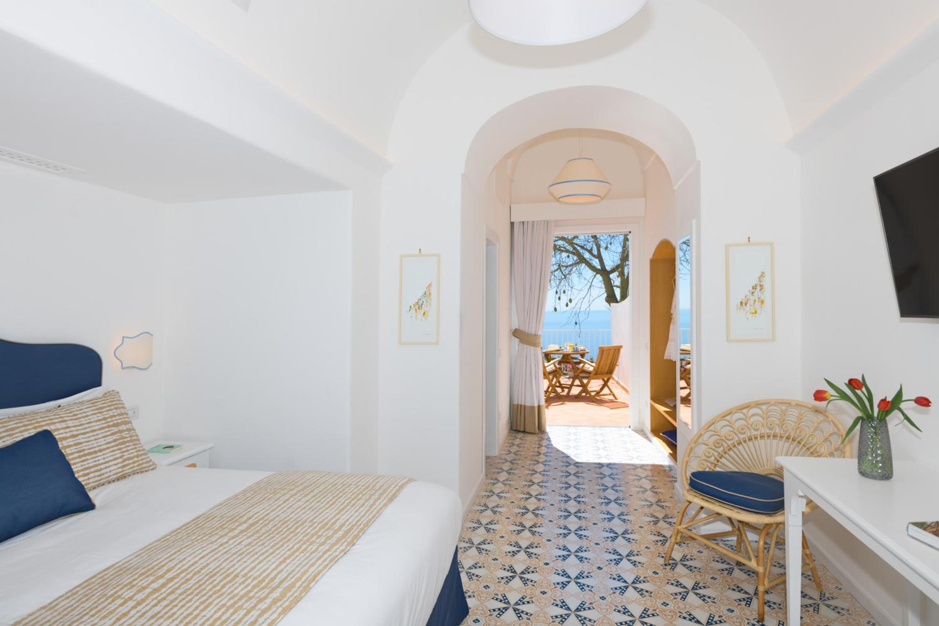 Deluxe Suite with Spa Bath photo 1