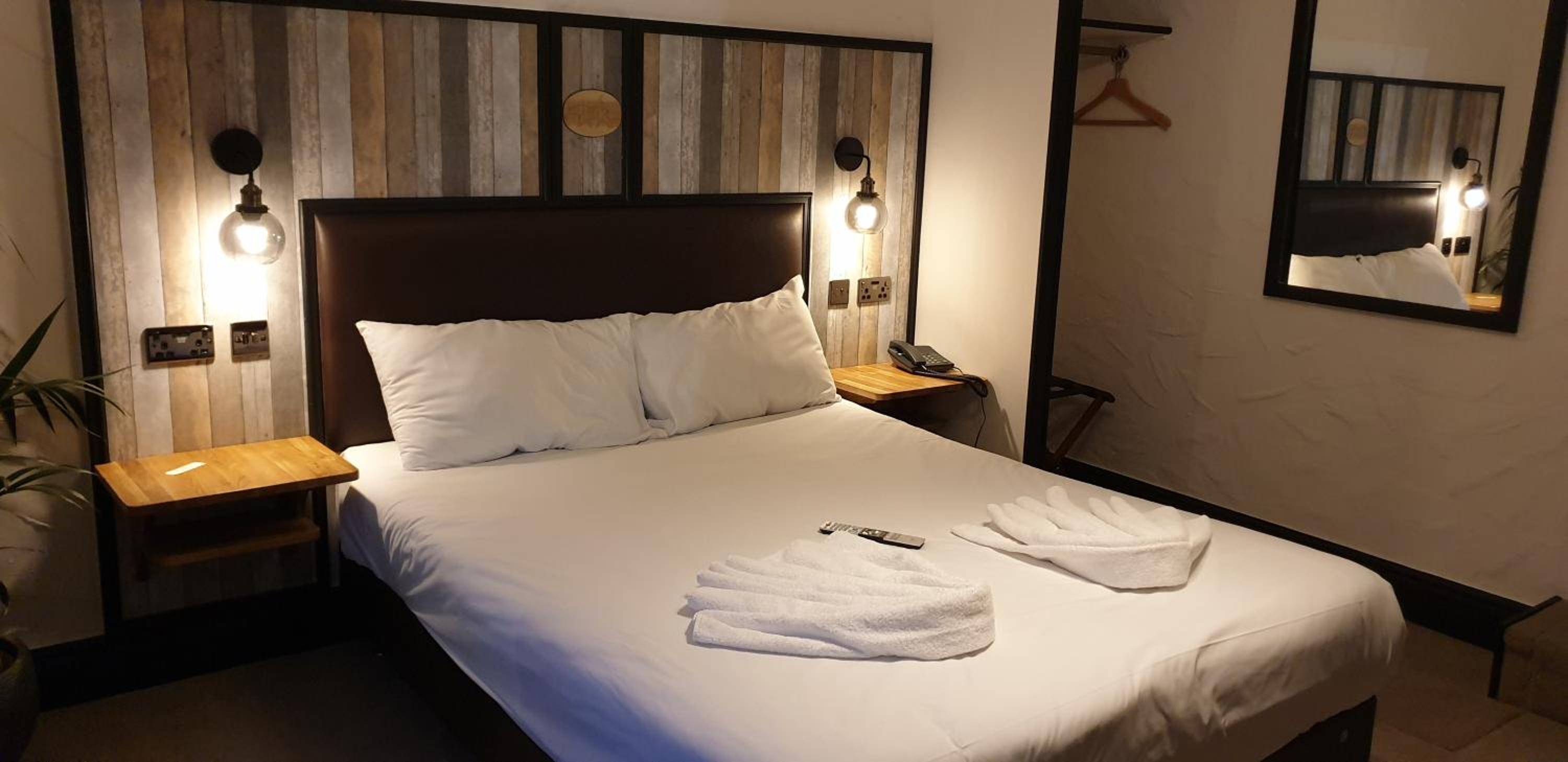 Double Room - Photo 10