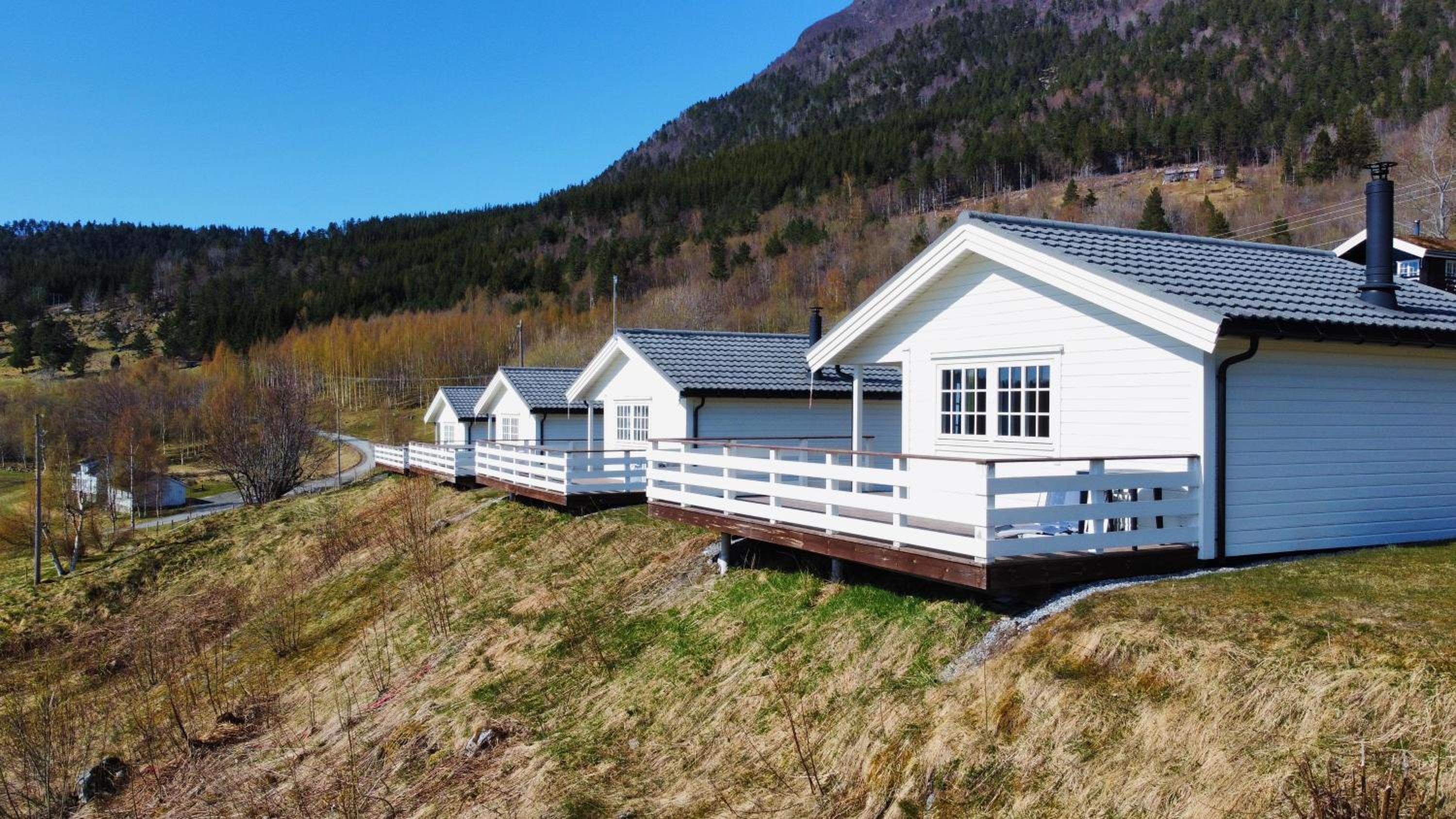 Two-Bedroom Cottage - Photo 4