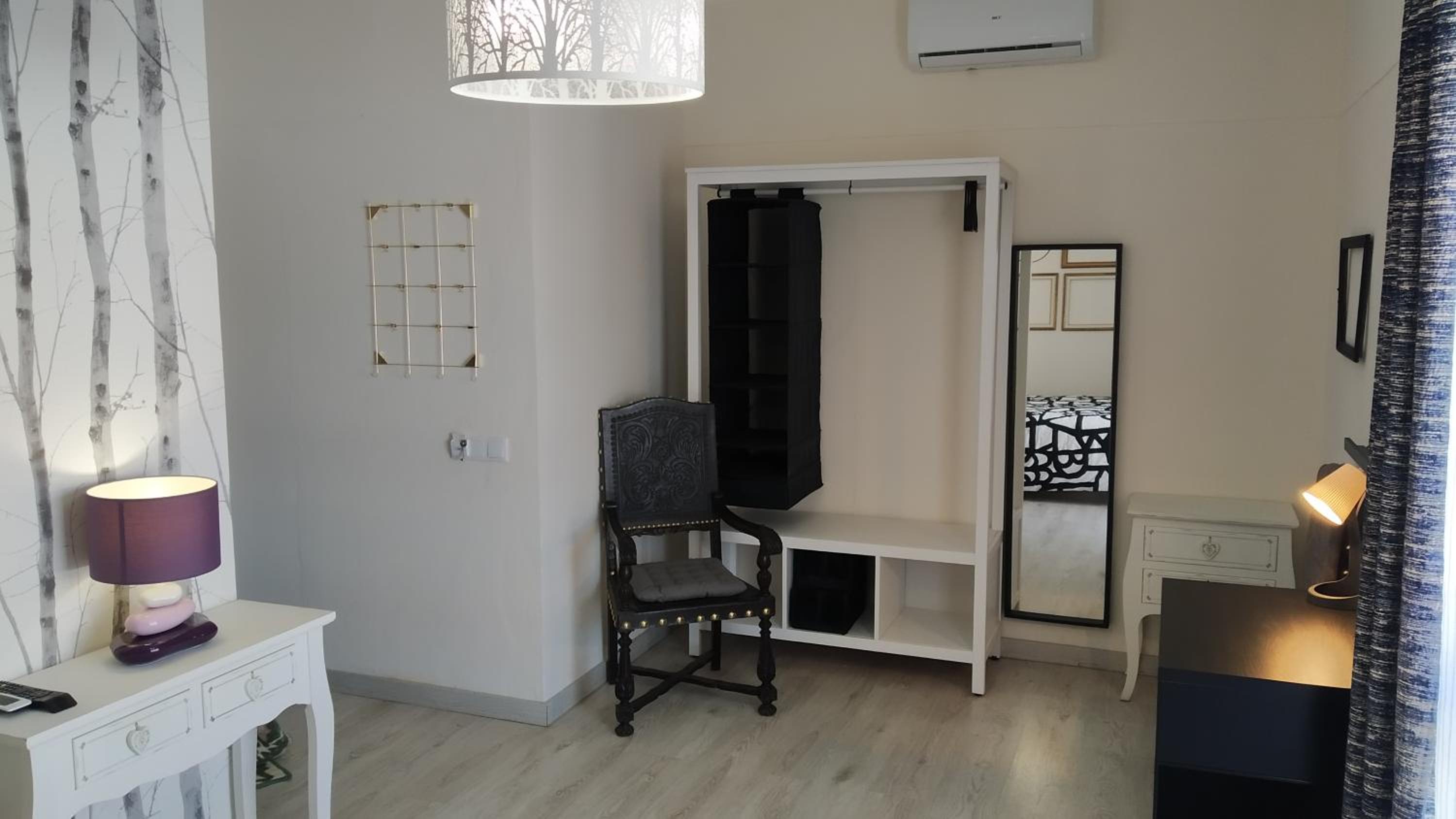 Double Room with Balcony - Photo 10