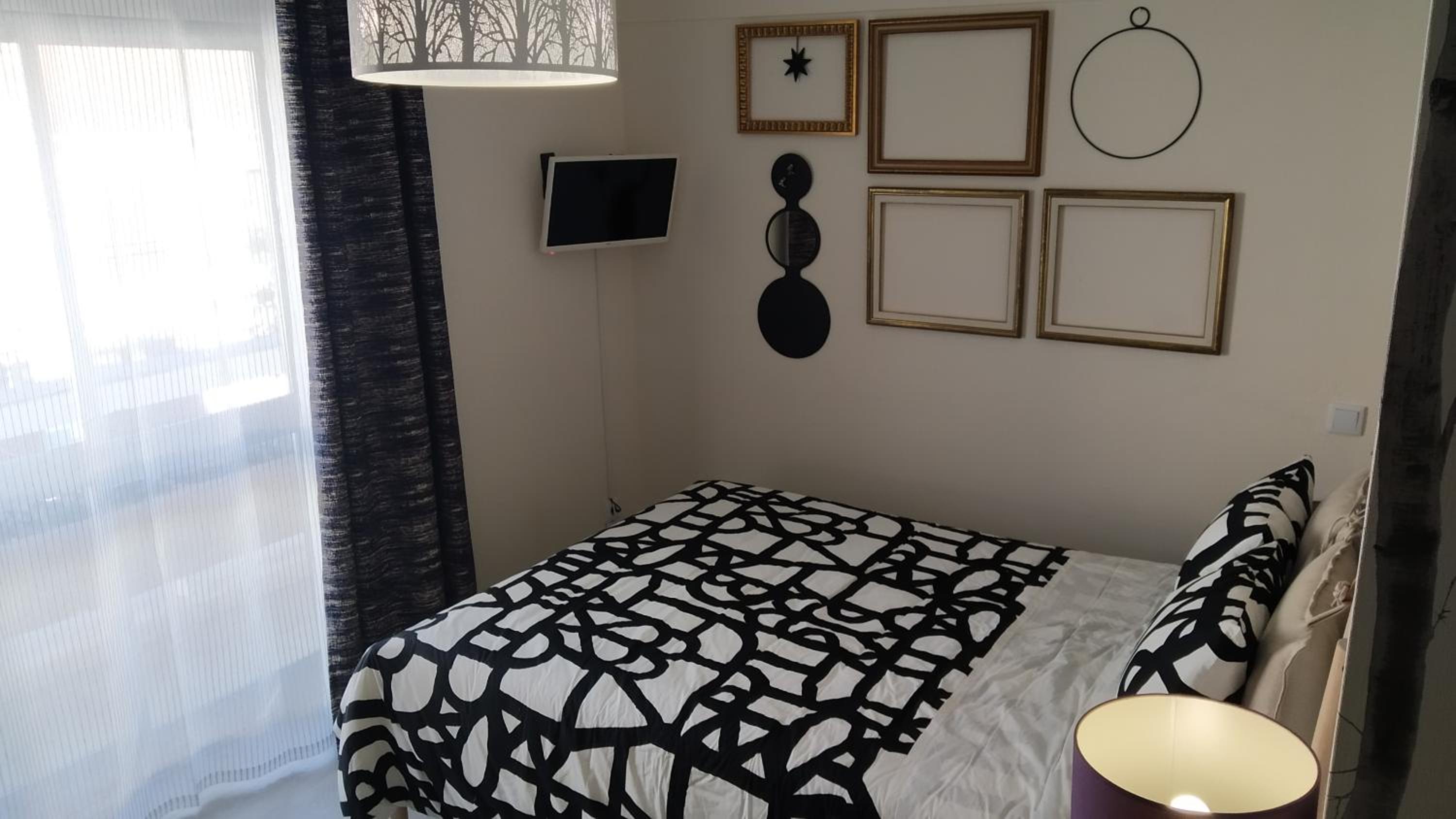 Double Room with Balcony - Photo 8