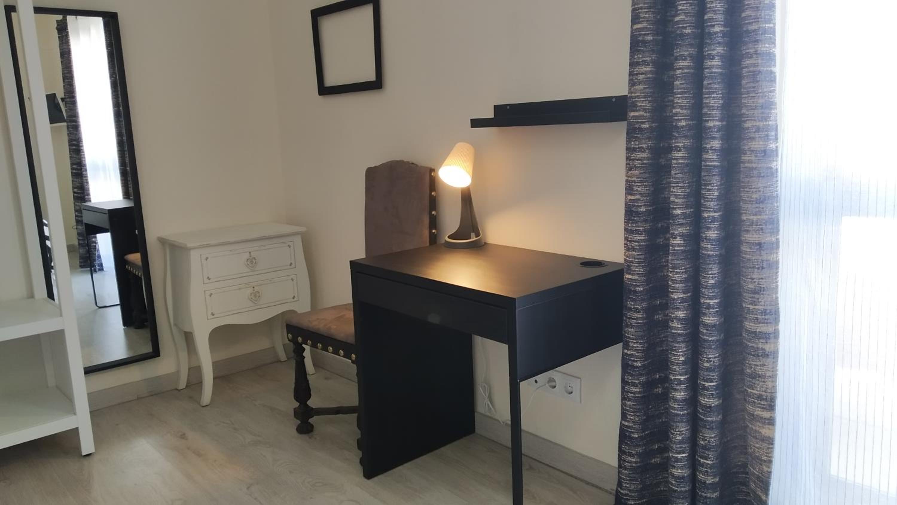 Double Room with Balcony - Photo 4