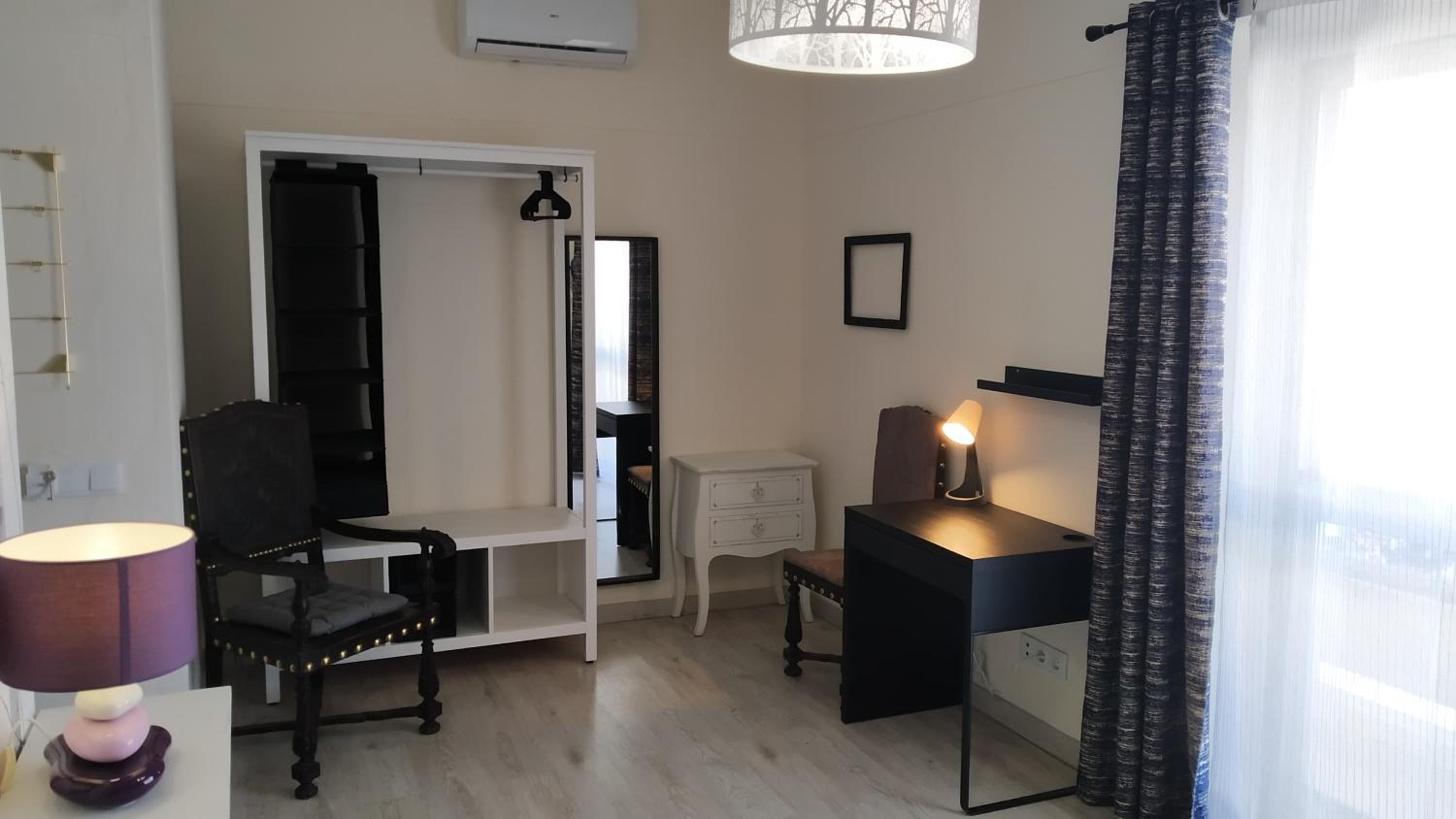Double Room with Balcony - Photo 3