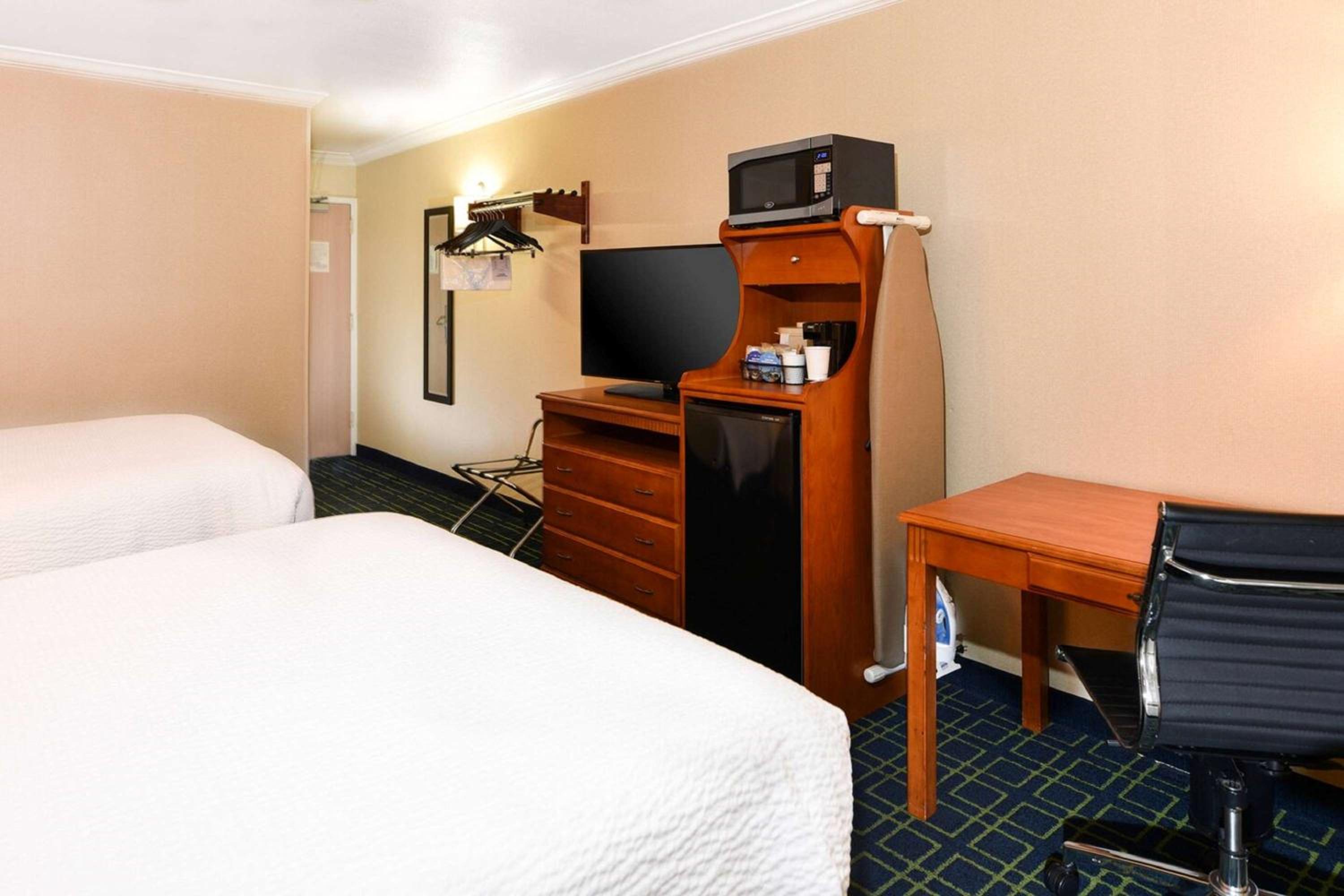 Queen Room with Two Queen Beds - Photo 1