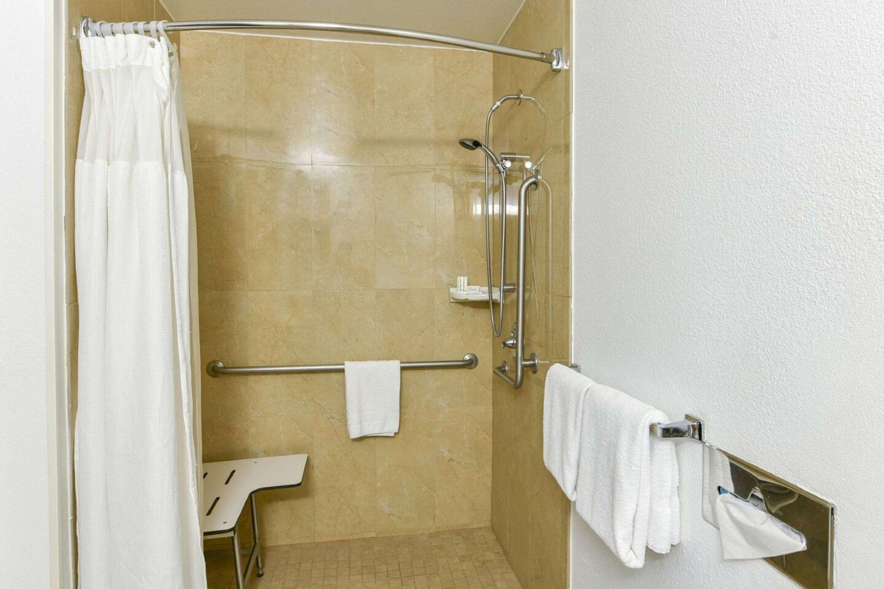 King Room with Roll-in Shower - Disability Access/Non-Smoking photo 3