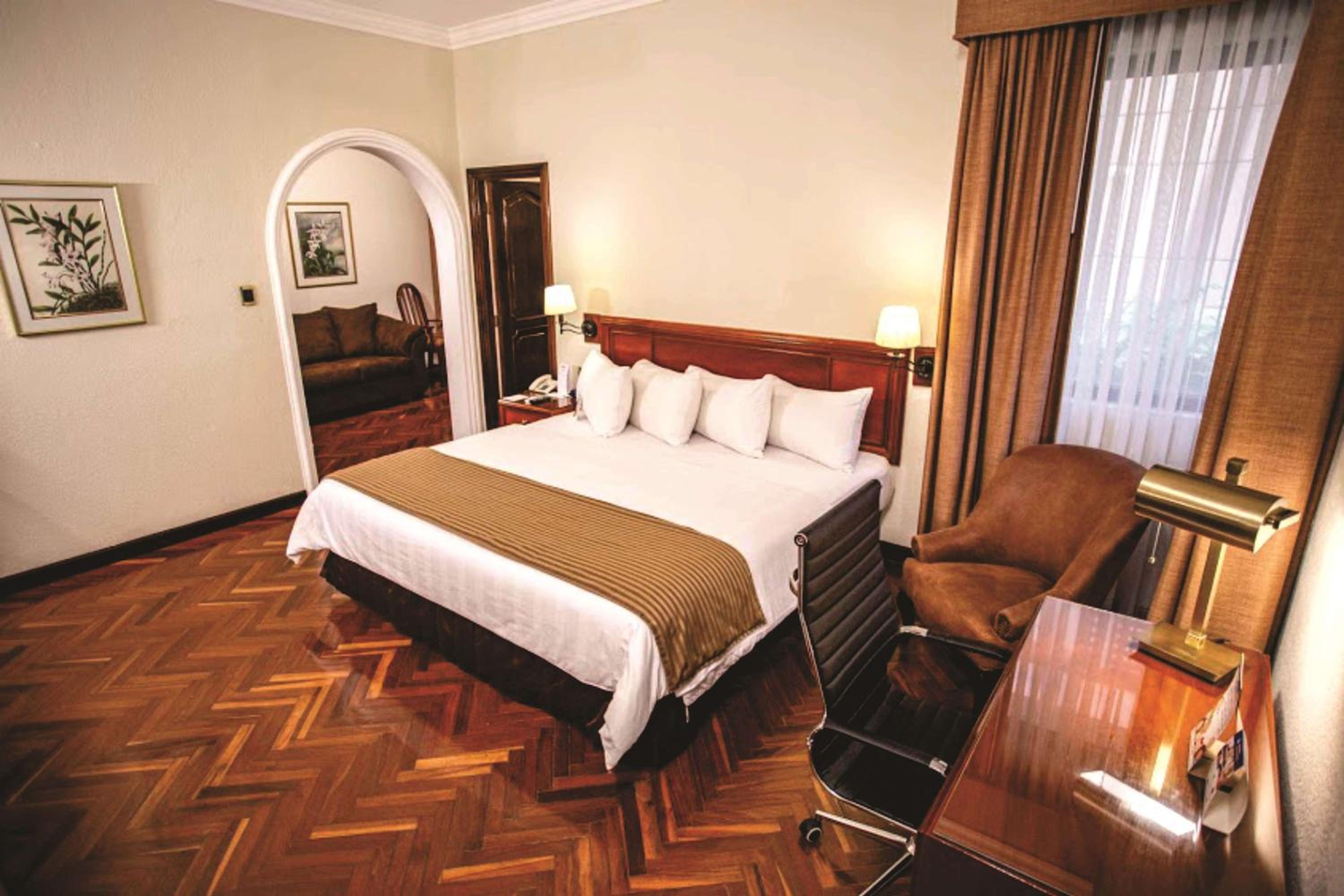 Junior Suite with Sofa Bed - Non-Smoking photo 3