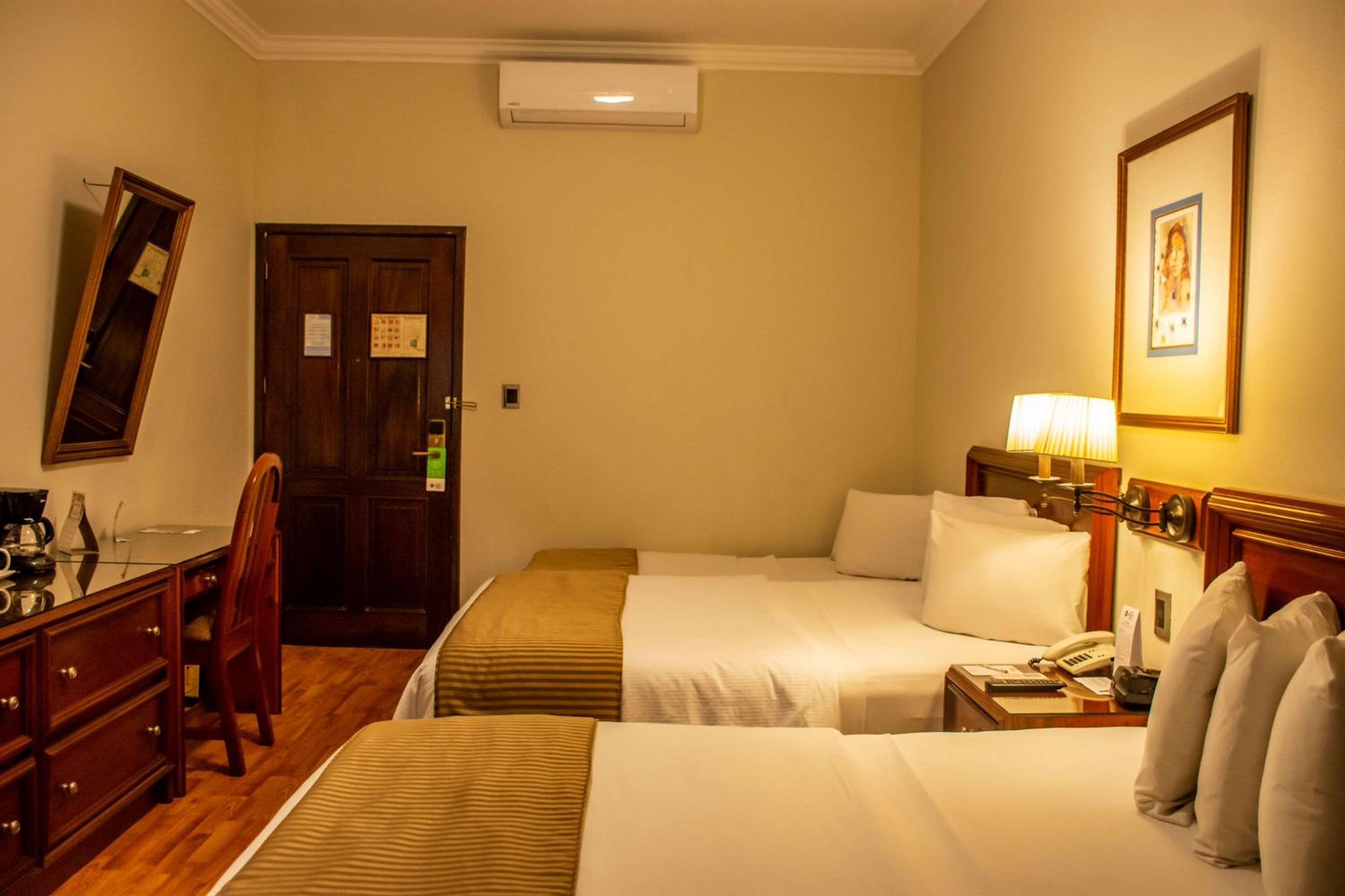 Room with Two Double and One Single Bed - Smoking photo 3