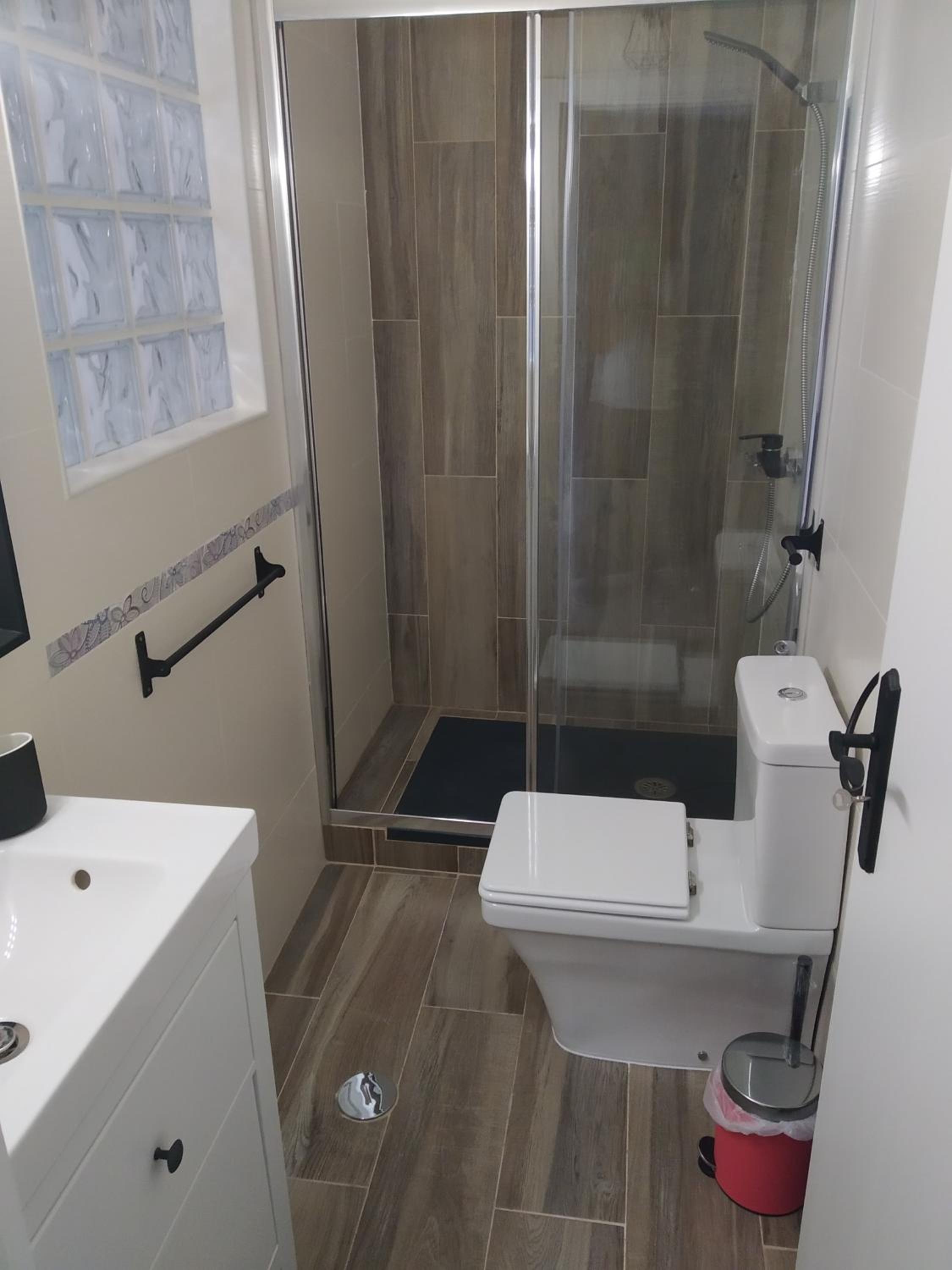 Double Room with Balcony - Photo 14