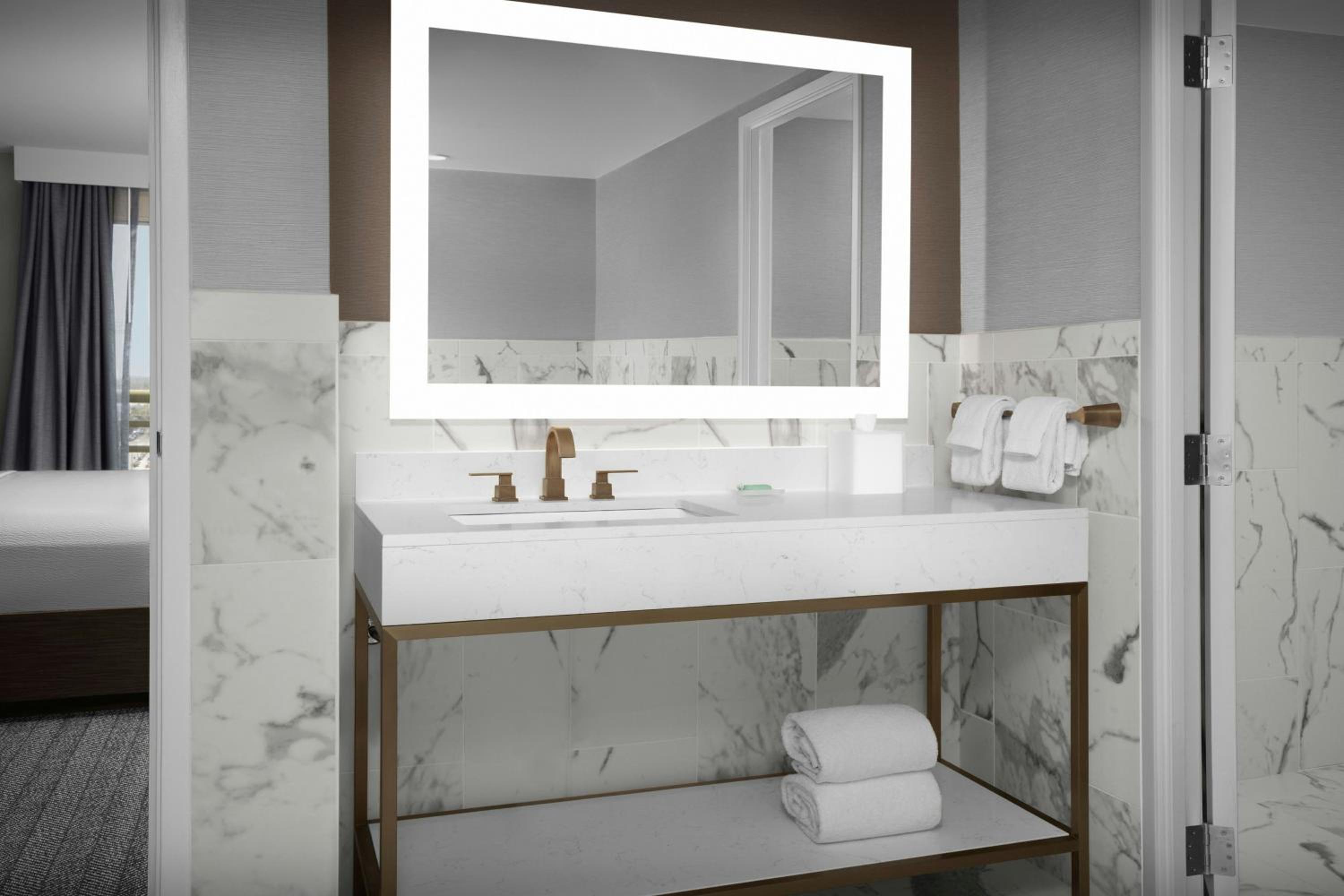 Hospitality King Suite with Sofa Bed - Basilone thumbnail 6