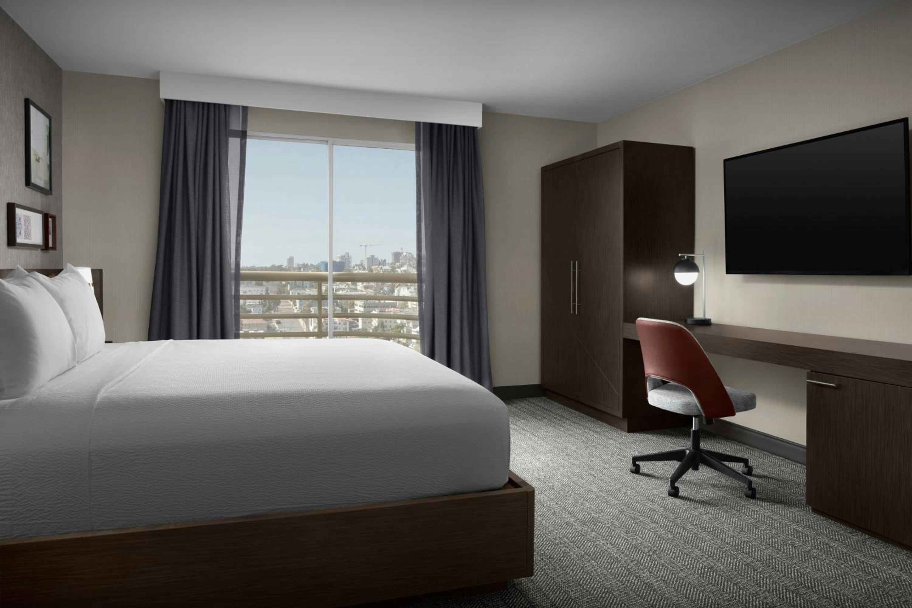 One-Bedroom Superior King Suite with Sunrise View, Balcony and Sofa Bed