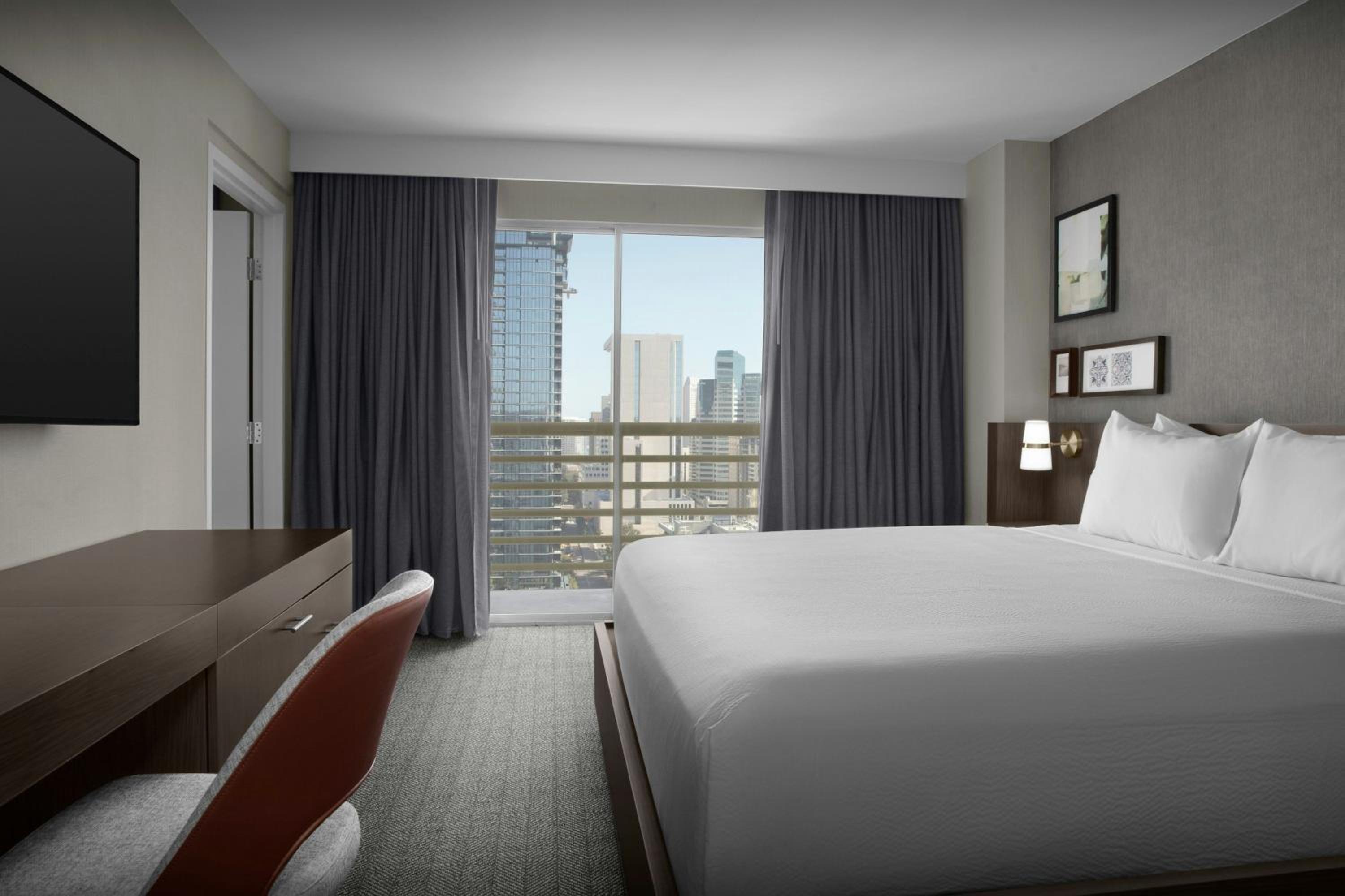 One-Bedroom Presidential King Suite with Sunset View, Balcony and Sofa Bed