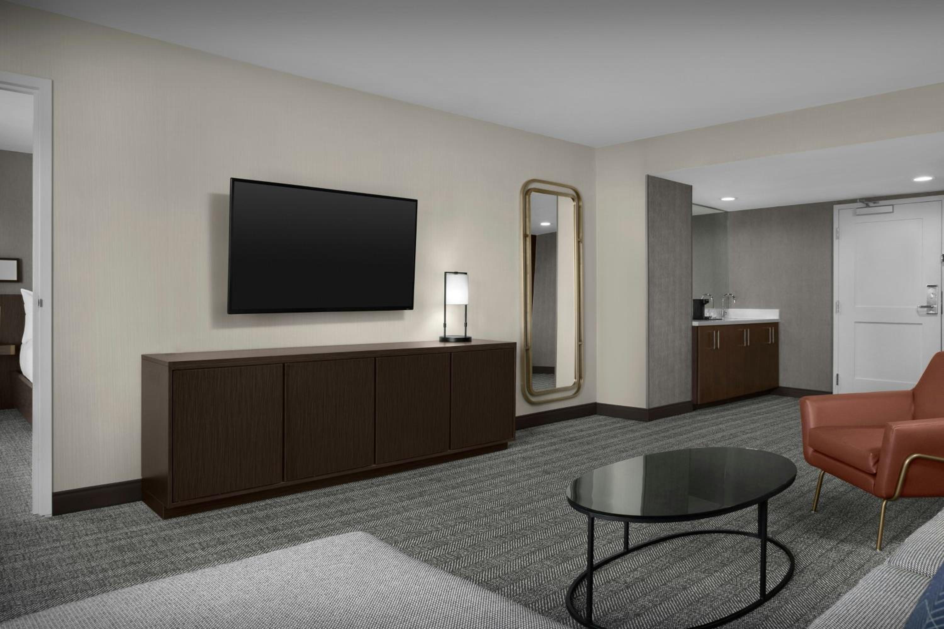 One-Bedroom Presidential King Suite with Sunset View, Balcony and Sofa Bed