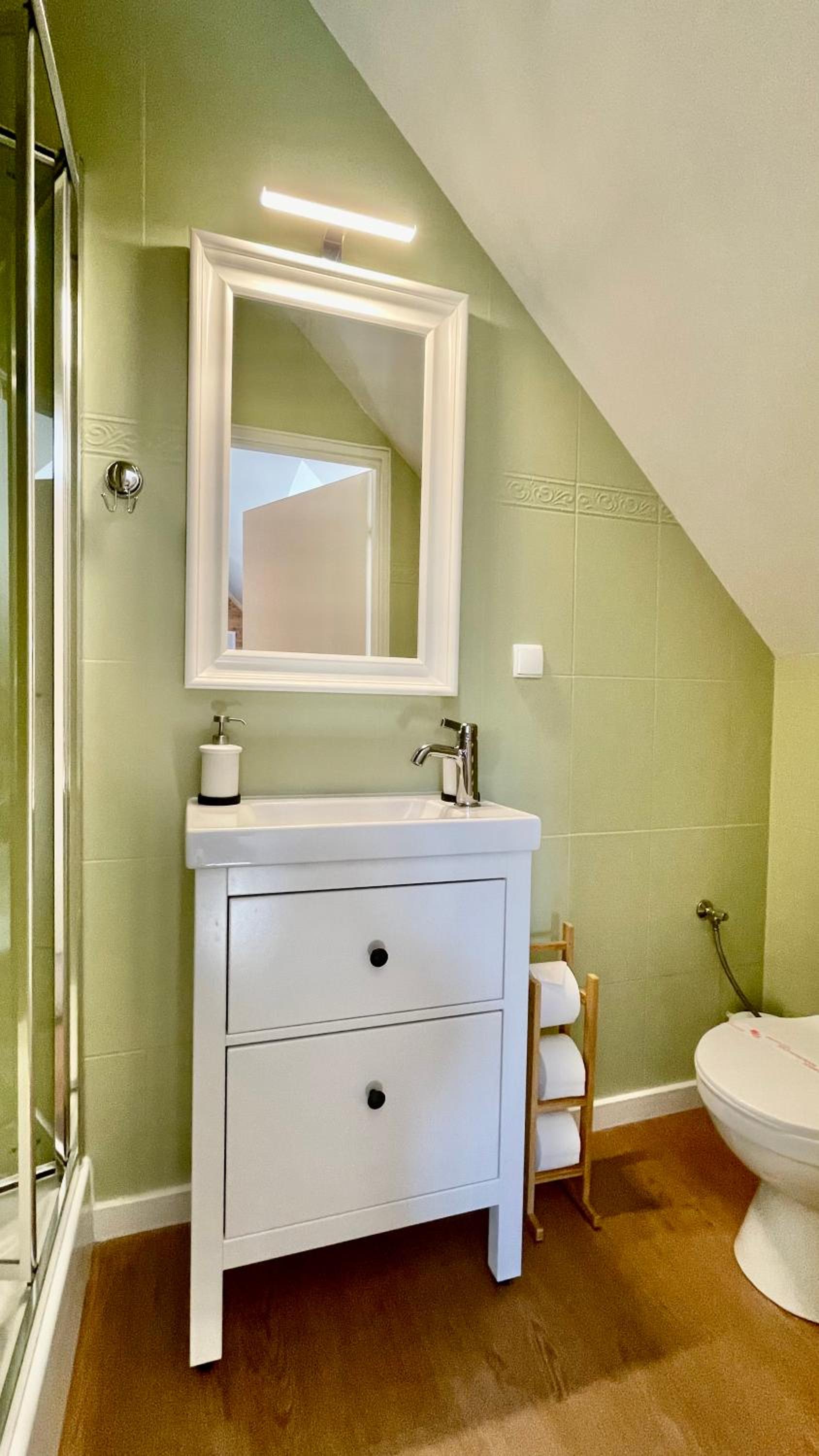 Deluxe Double or Twin Room - Photo 10